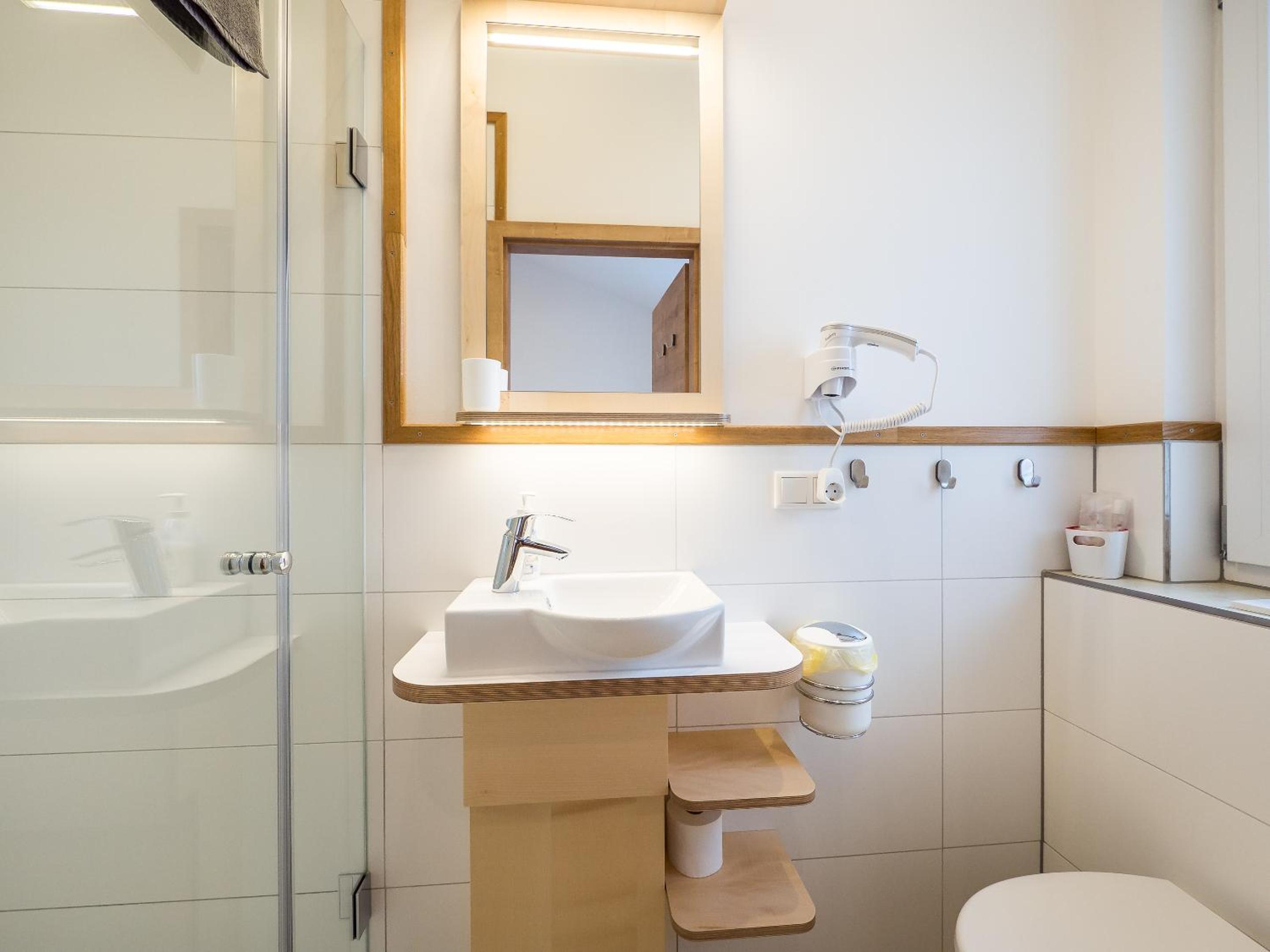 Twin Room with Shower photo 2