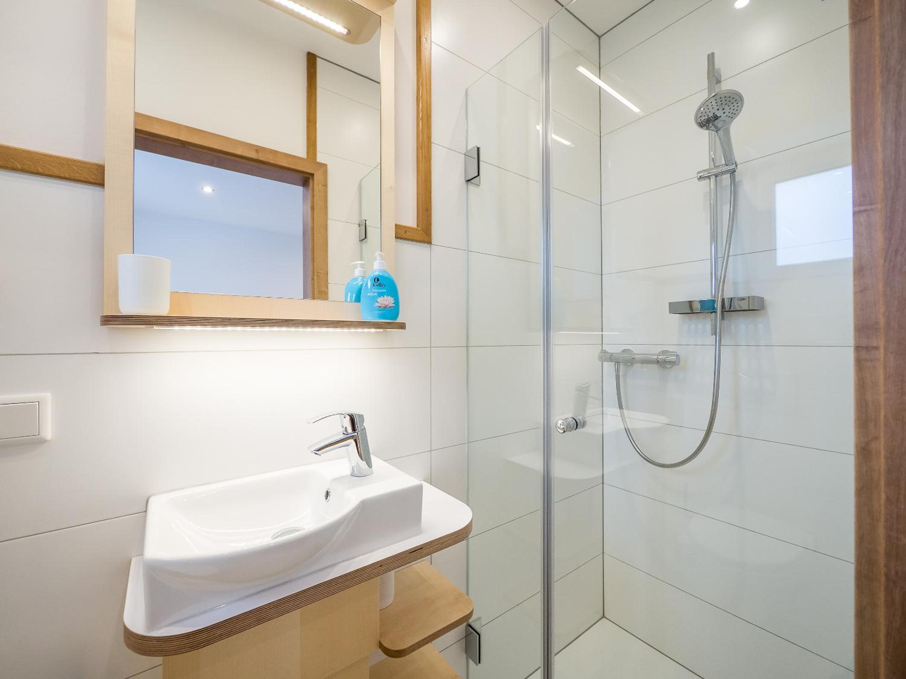 Single Room with Bathroom photo 2