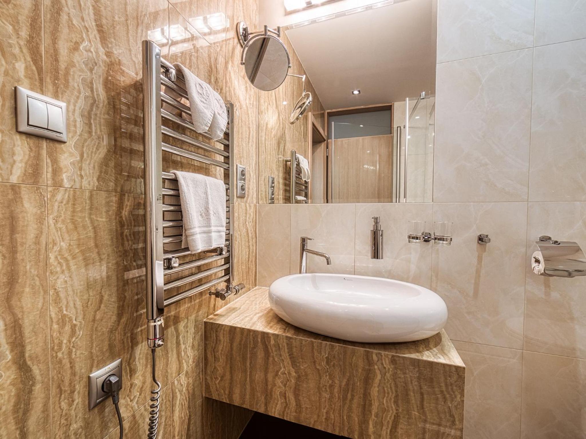 Twin Room with Bath photo 2
