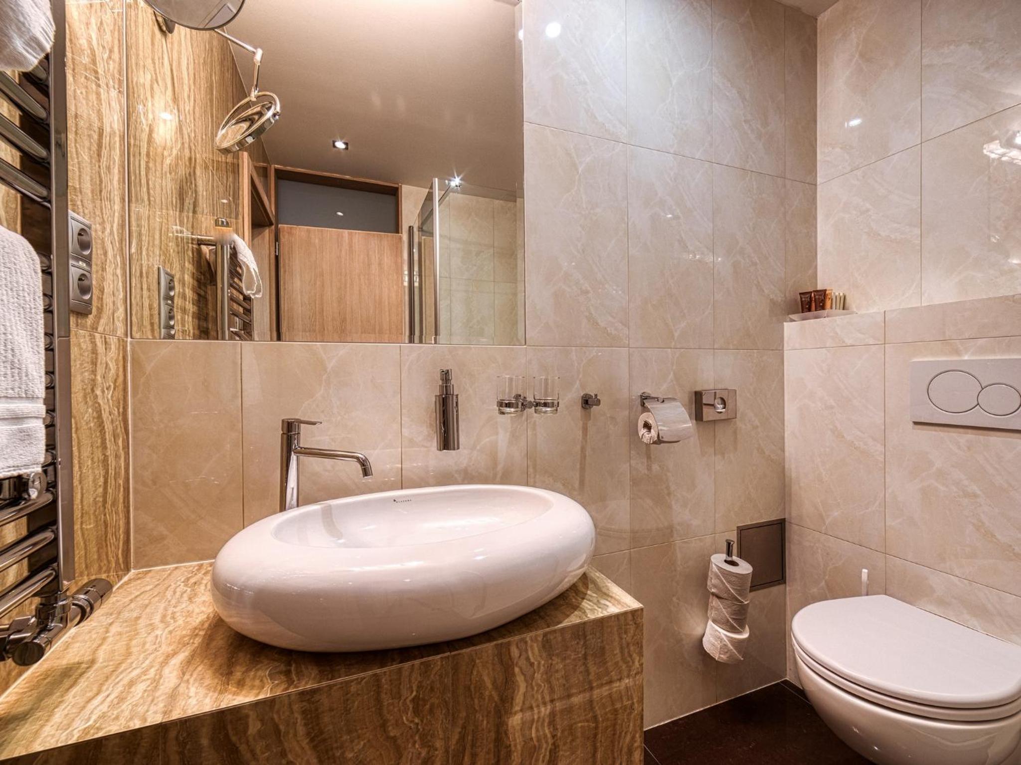Deluxe Double Room with Shower photo 3