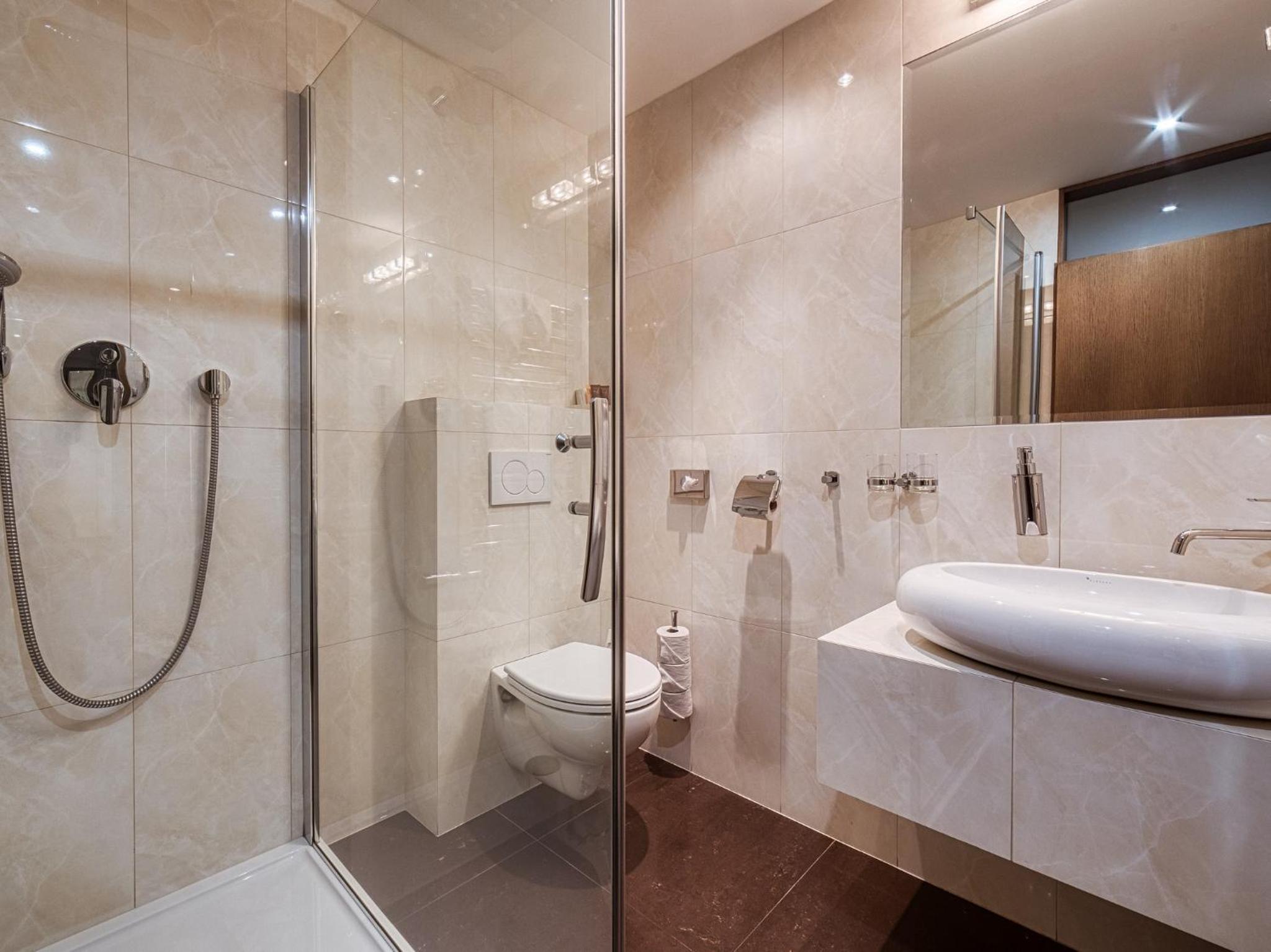 Deluxe Double Room with Shower photo 2