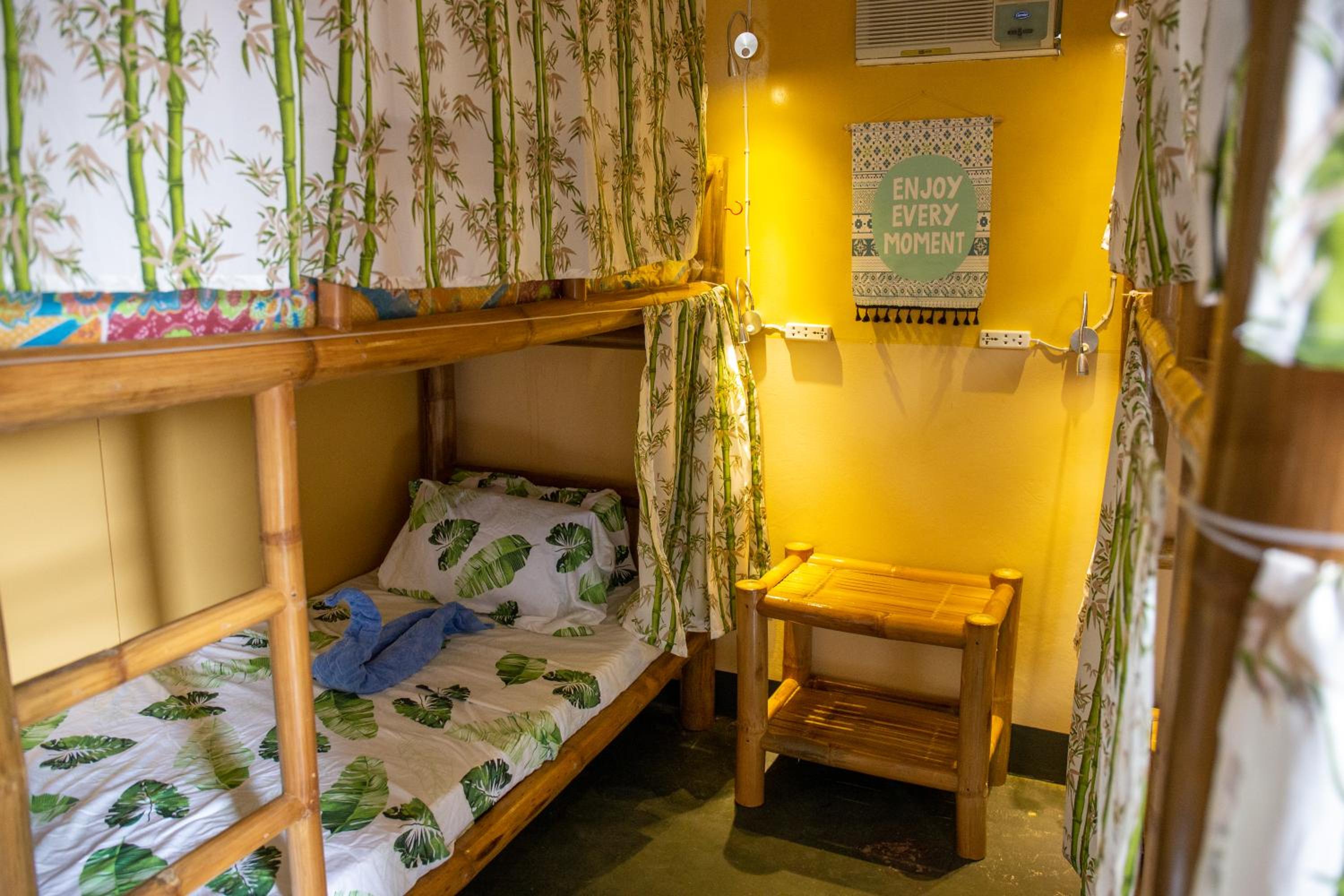 Bed in 8-Bed Mixed Dormitory Room photo 1