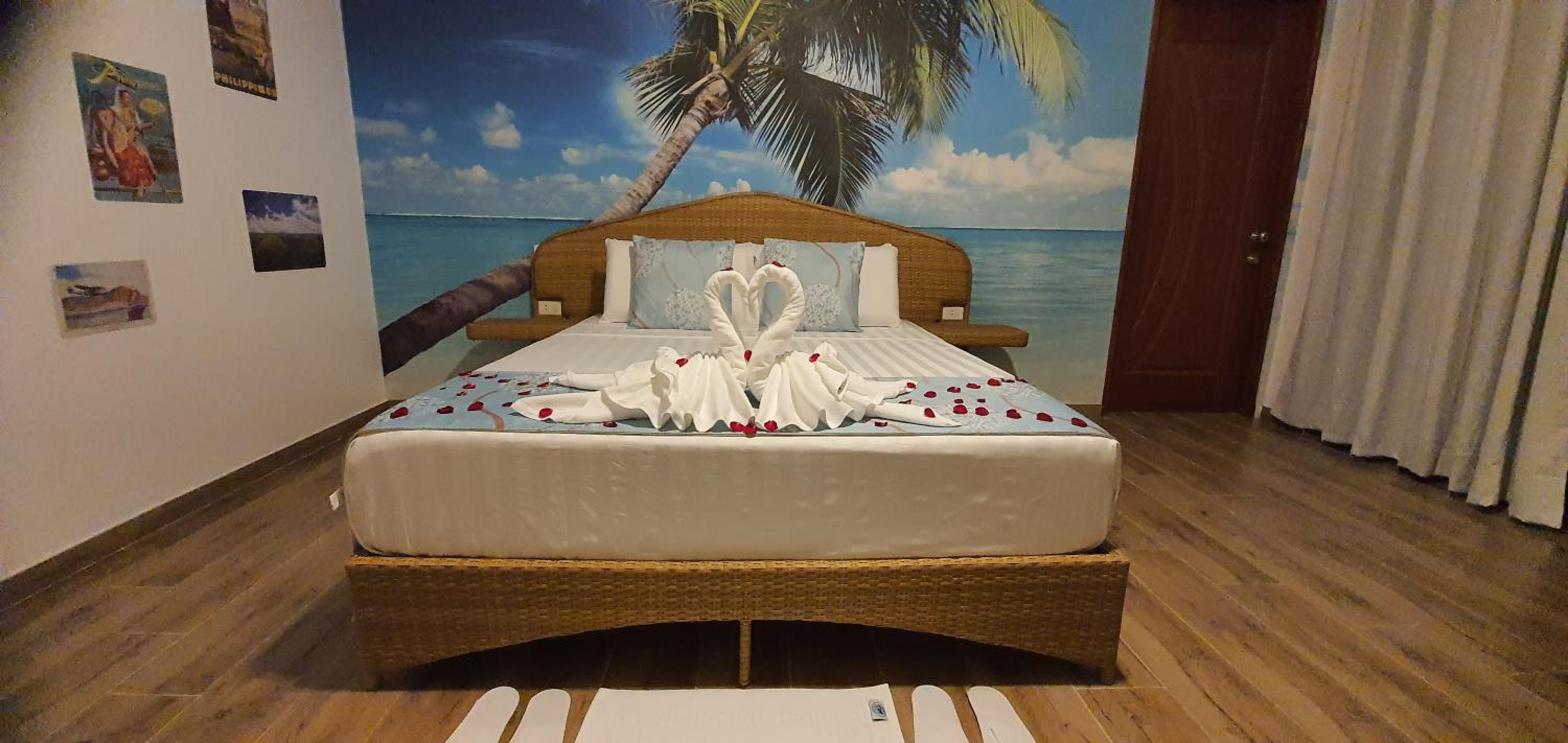 Deluxe Double Room with Balcony photo 2