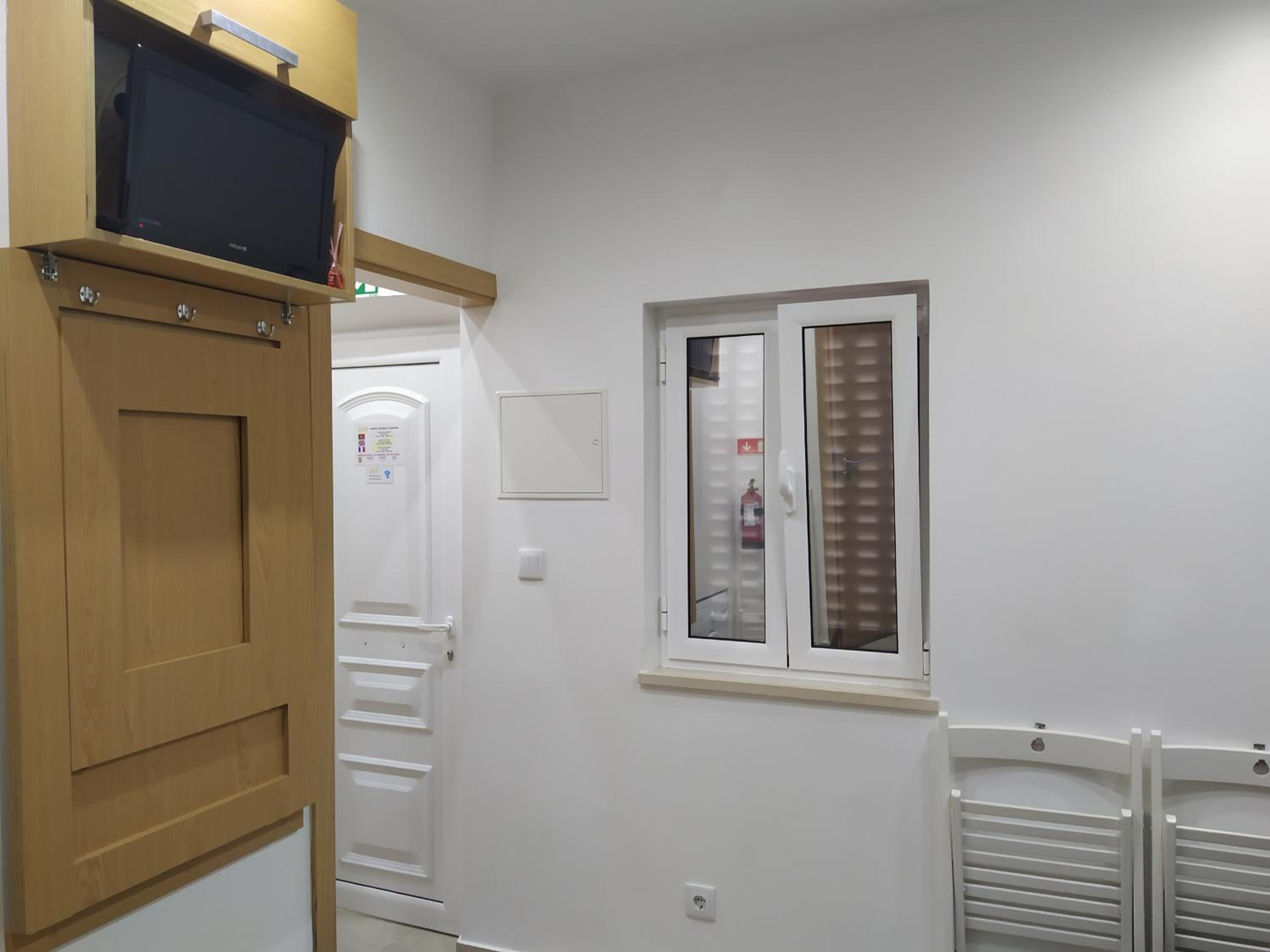 One-Bedroom House - Photo 18