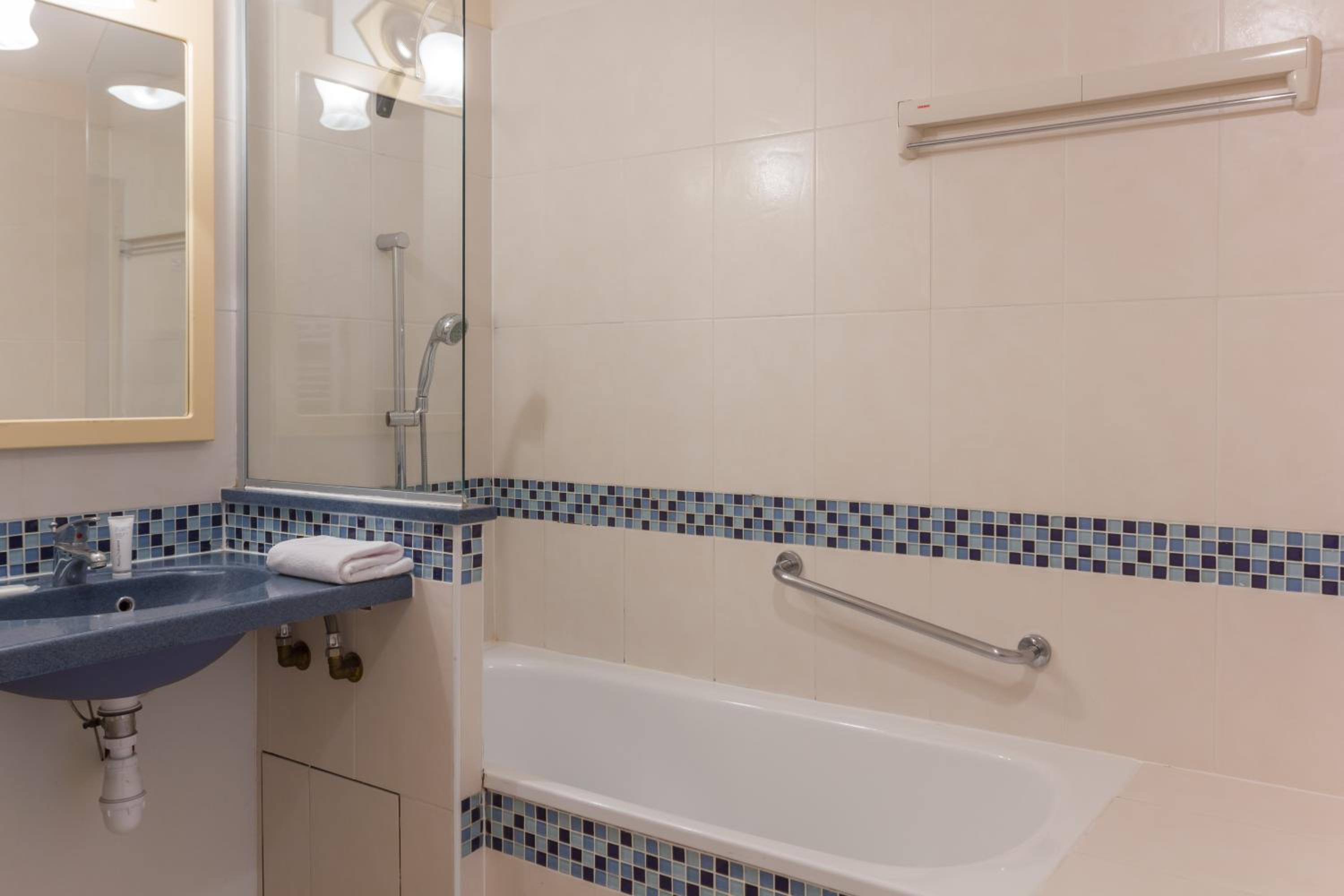 One-Bedroom Apartment with Air Conditioning (5 People), photo 6