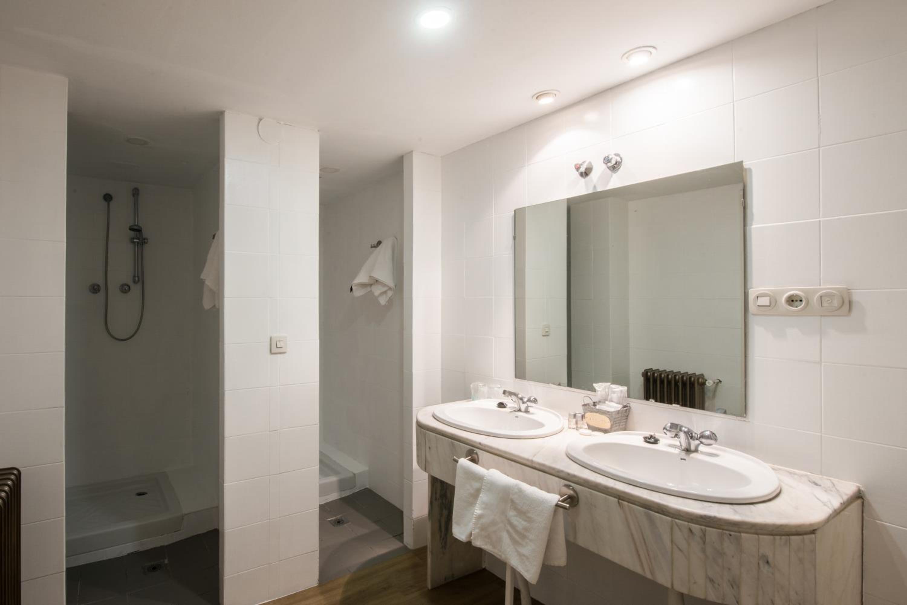 Superior Double Room (2 Adults + 2 Children) photo 3