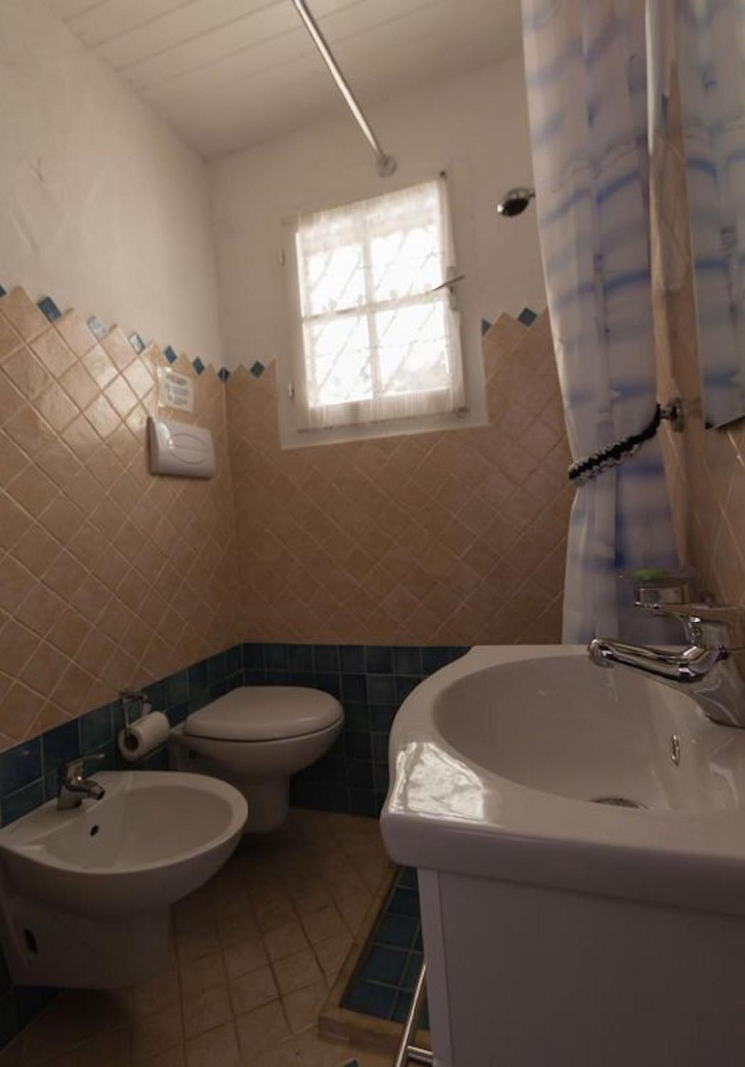 One-Bedroom House - Photo 16
