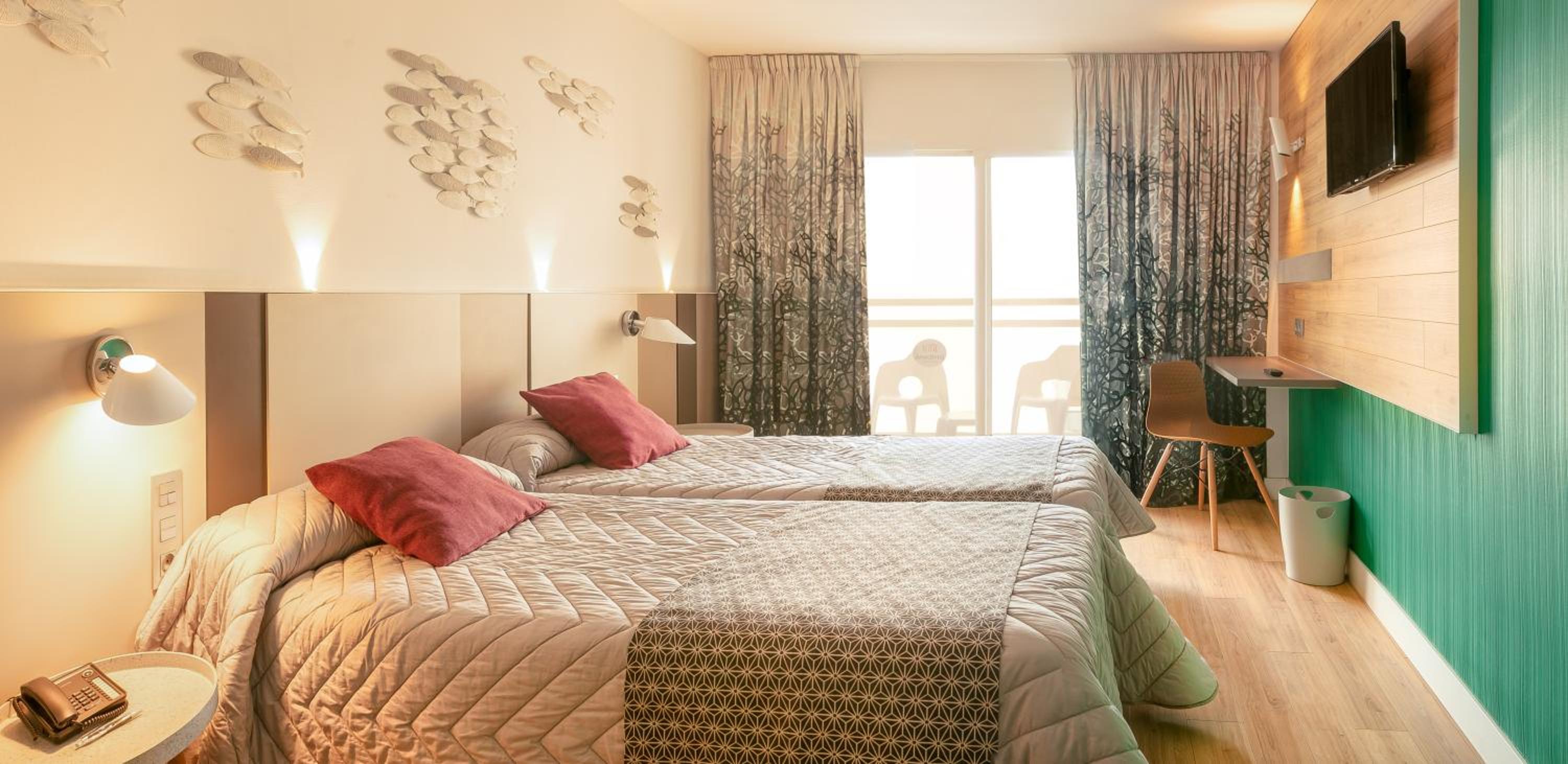 Superior Double Room (2 Adults) - Photo 1