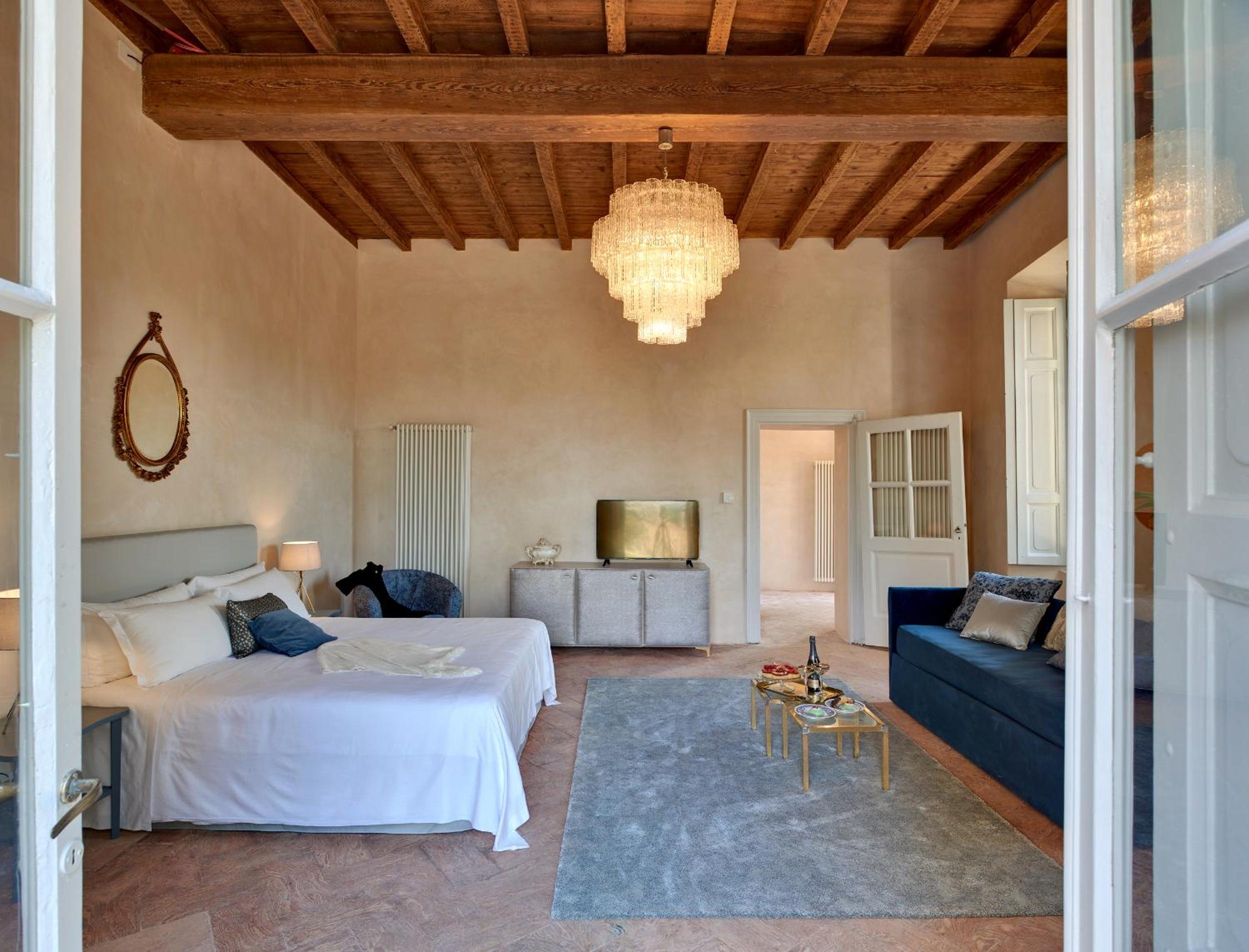 Suite - Photo 3