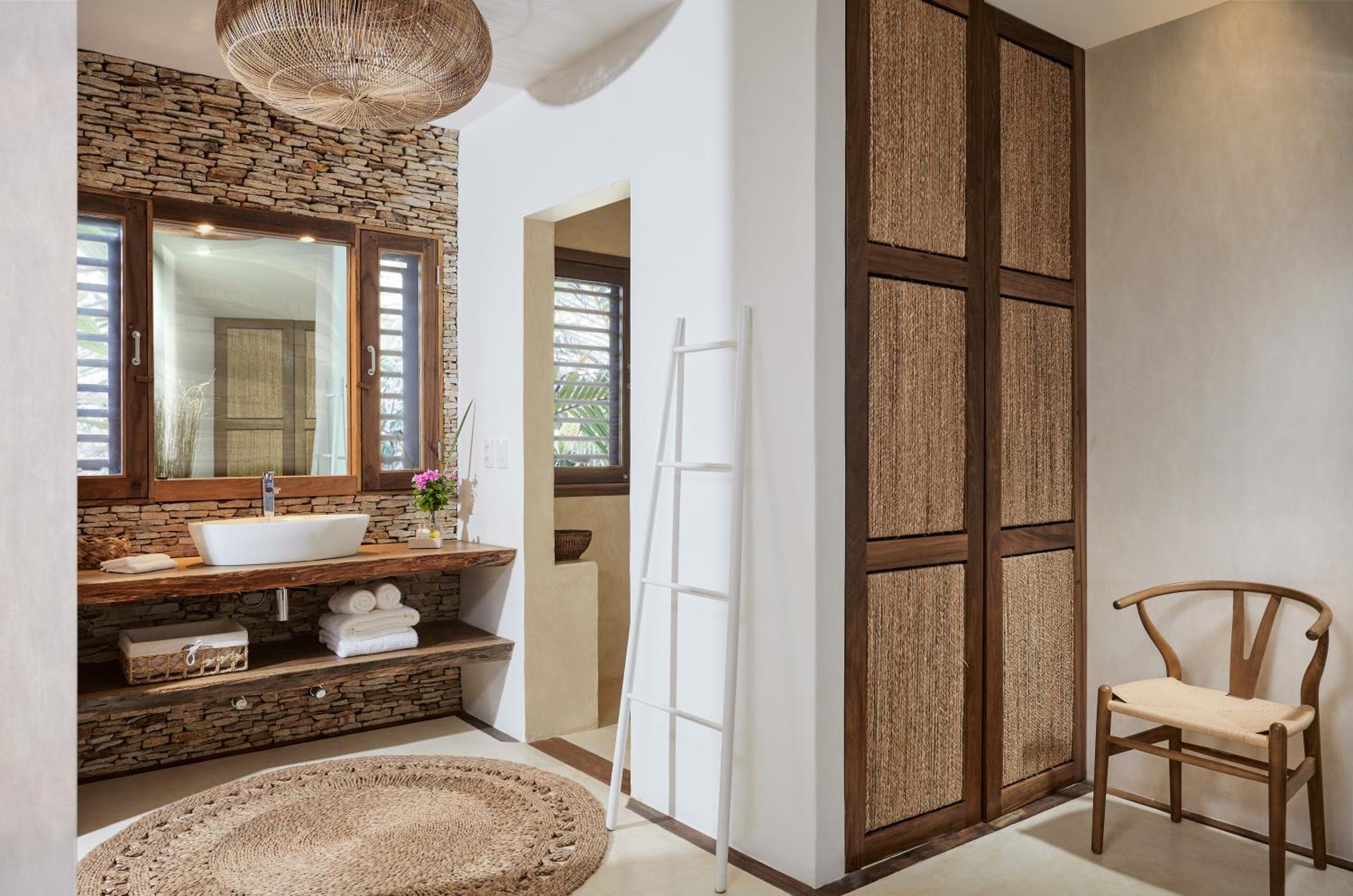 Superior Suite with Balcony and Side Sea View photo 2