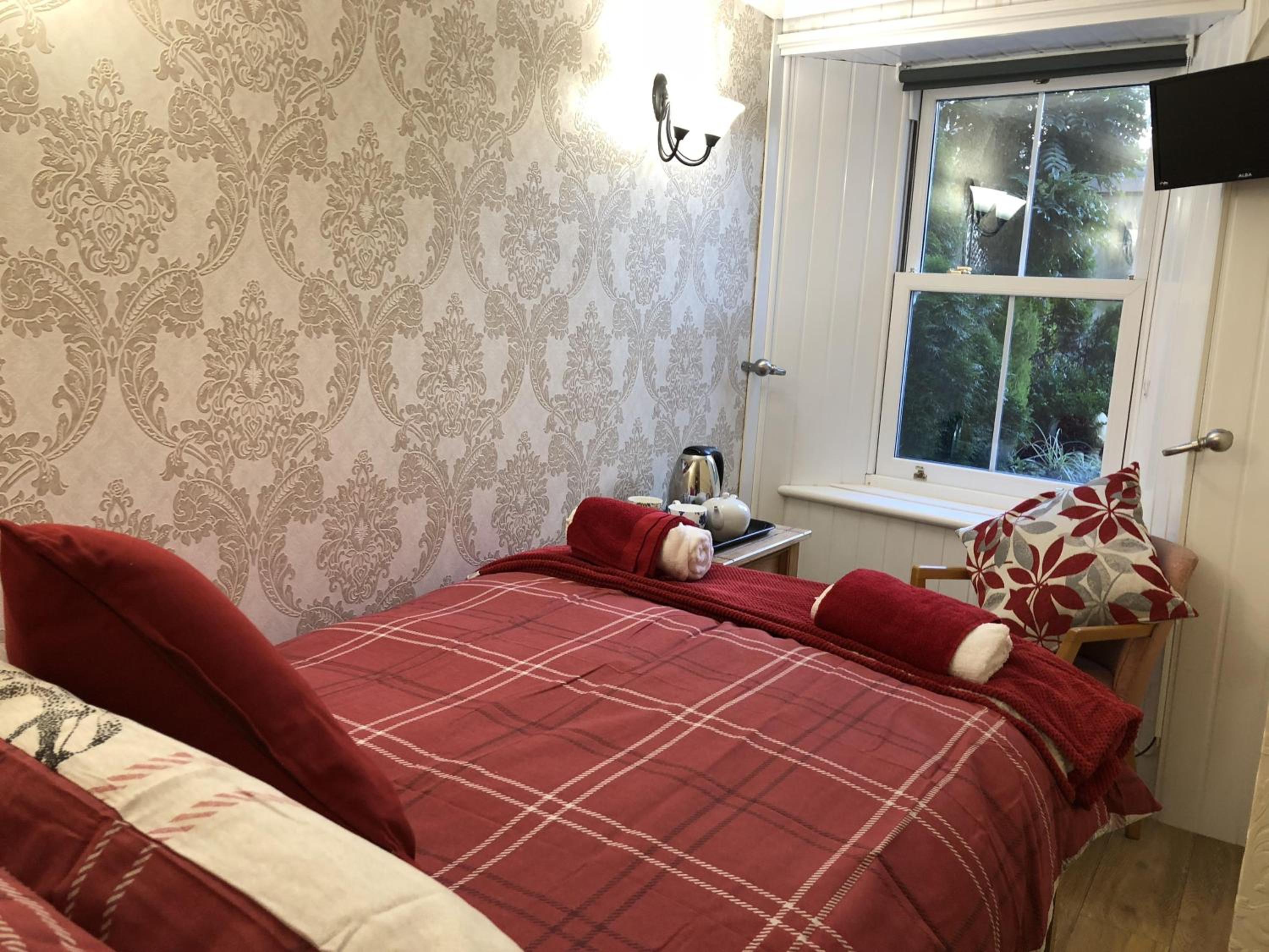 Budget Double Room with Ensuite Bathroom photo 1