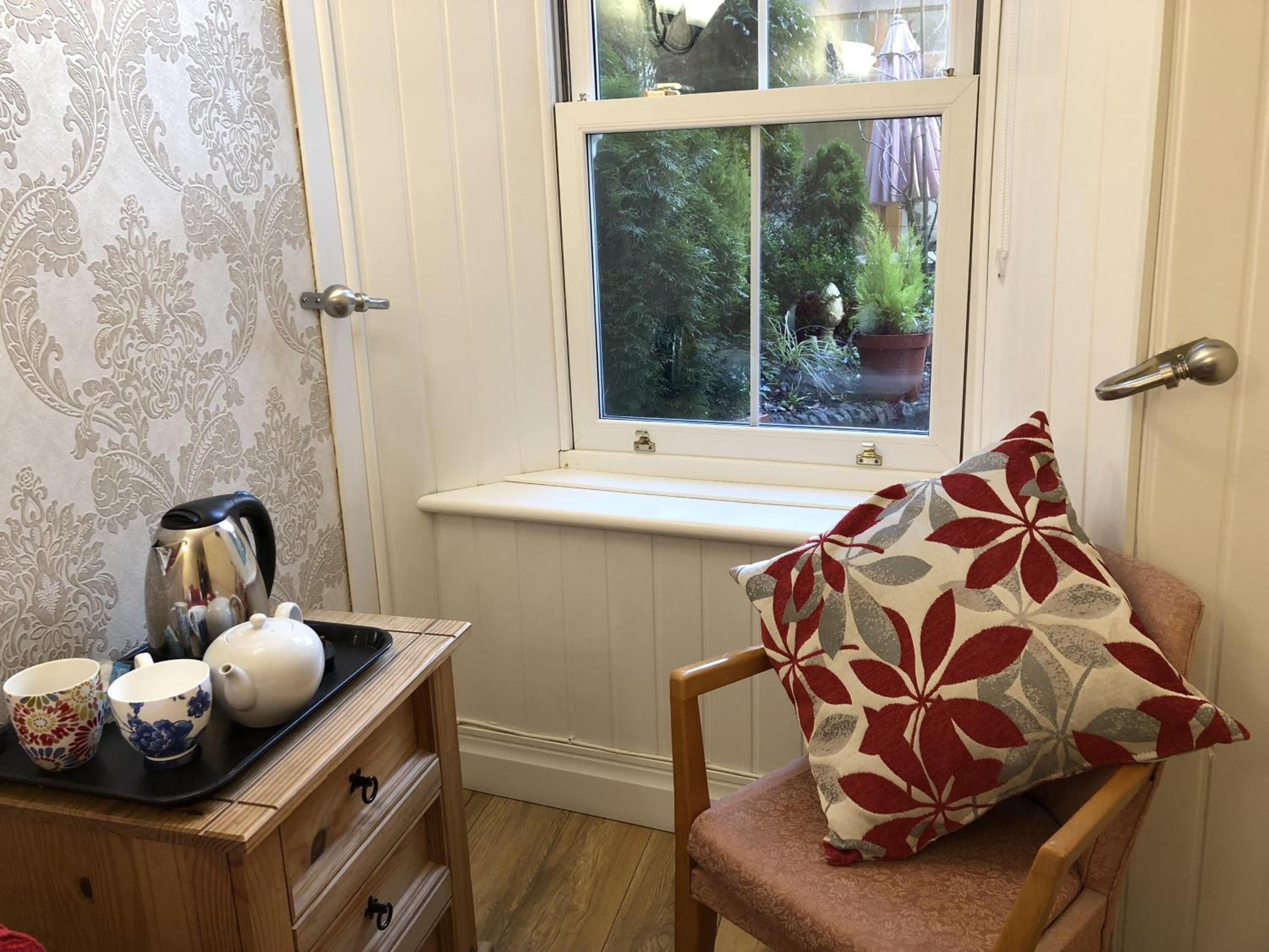 Budget Double Room with Ensuite Bathroom photo 3