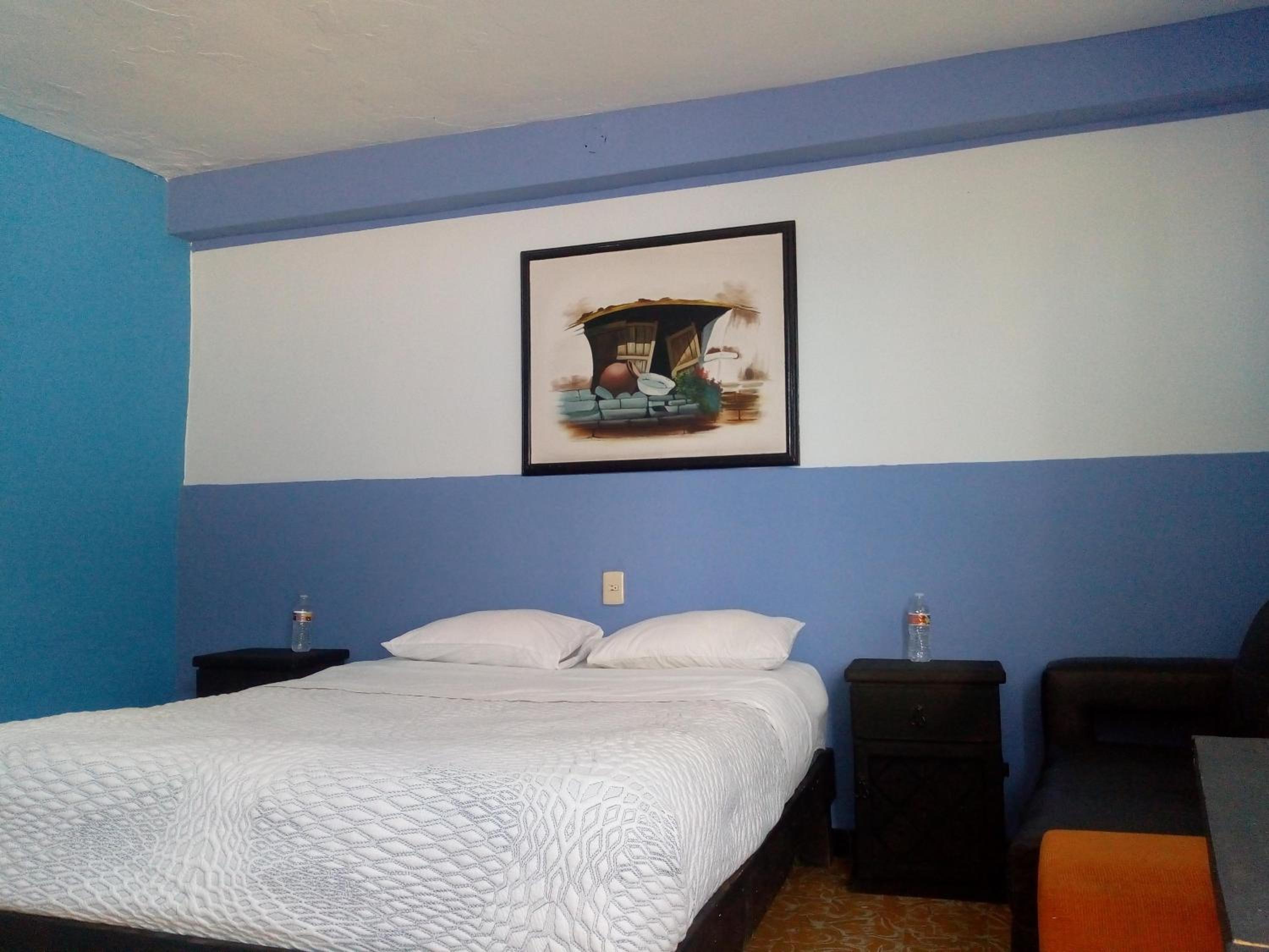 Standard Double Room - Photo 9