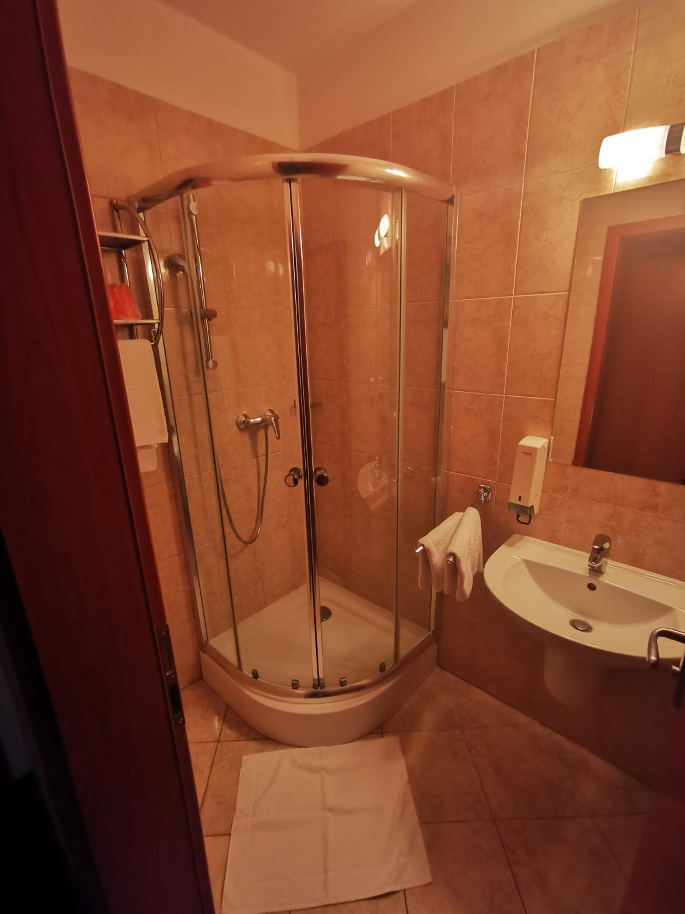 Small Double Room - Photo 2