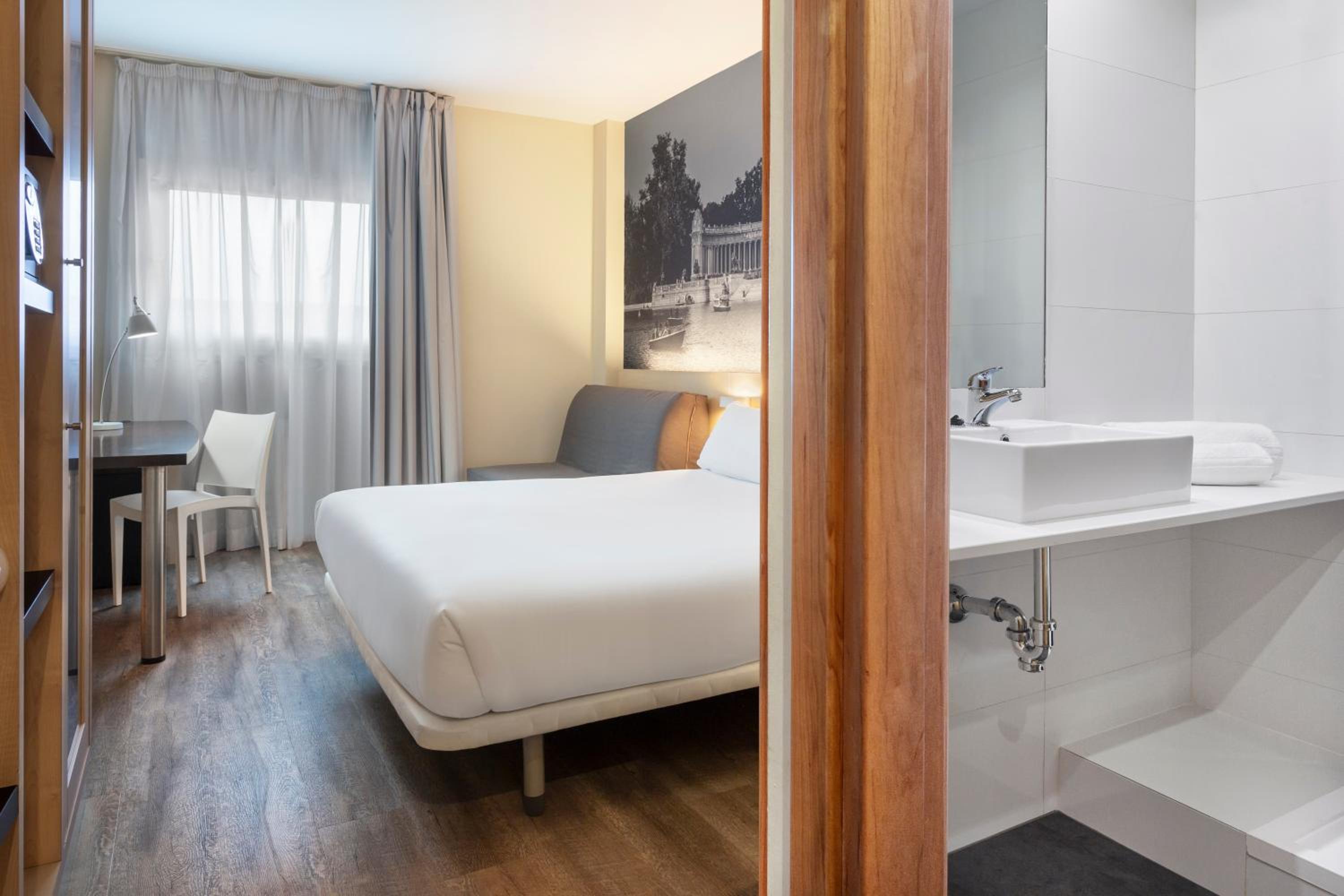 Double Room - Photo 2