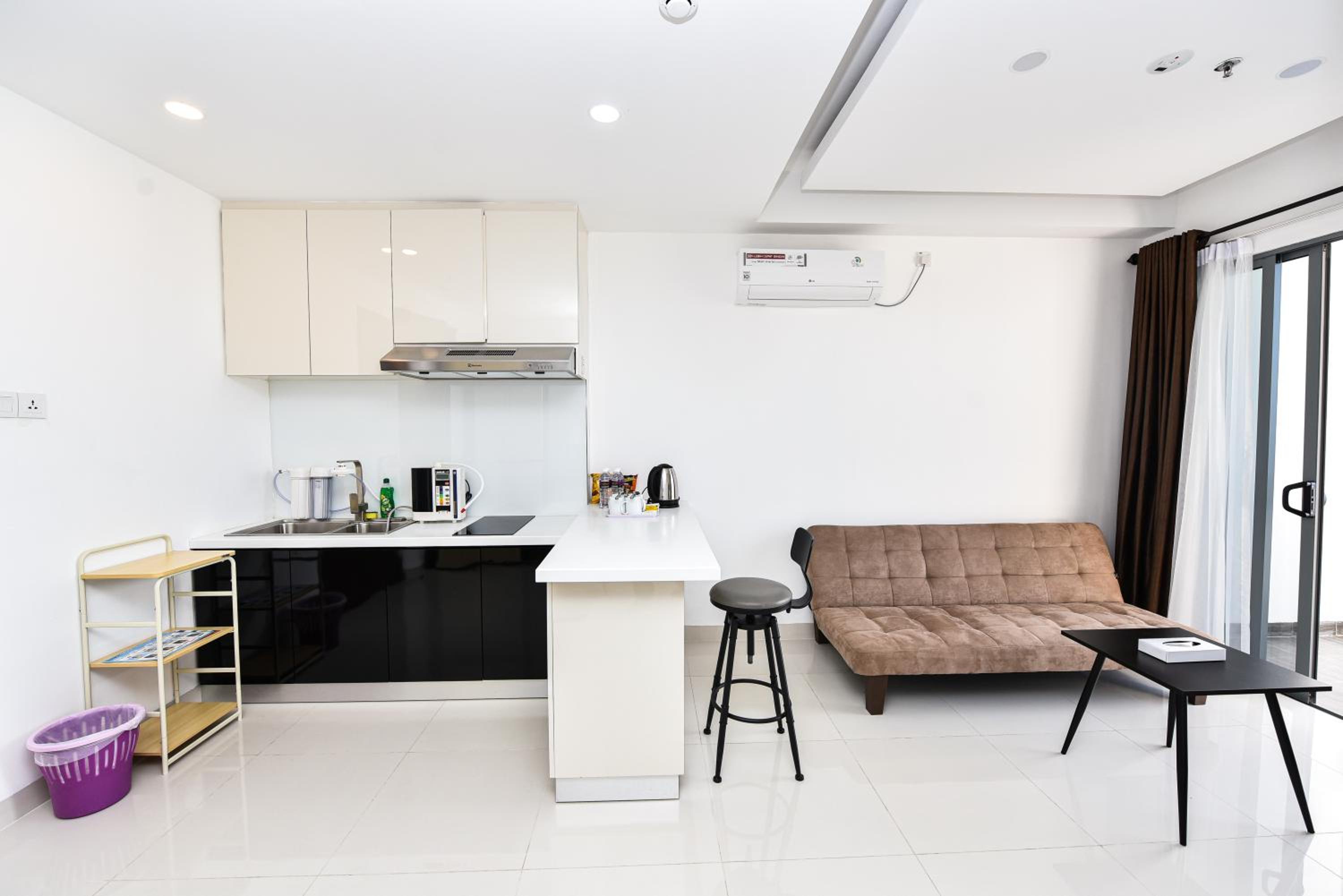 One-Bedroom Apartment - Photo 8