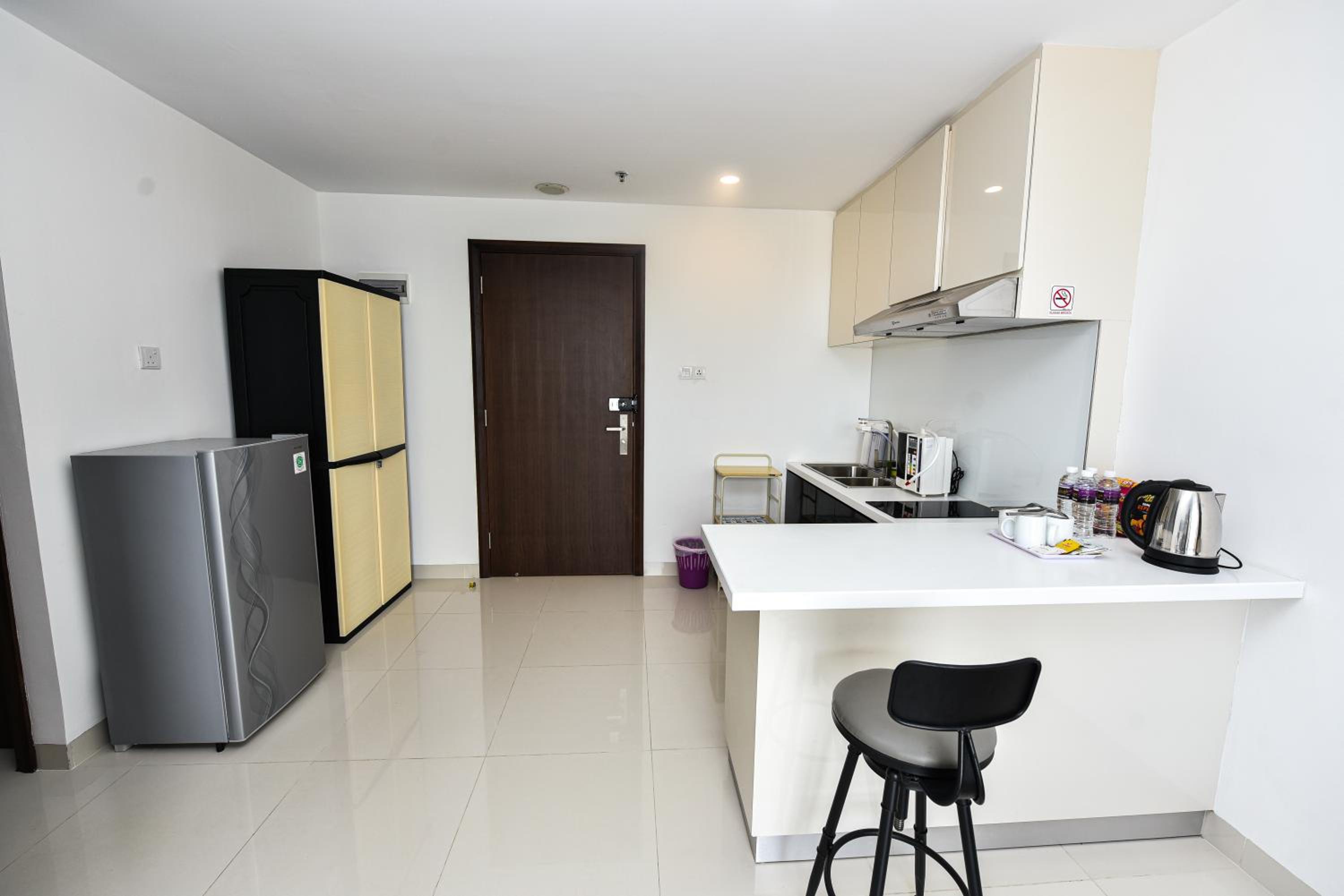 One-Bedroom Apartment - Photo 7