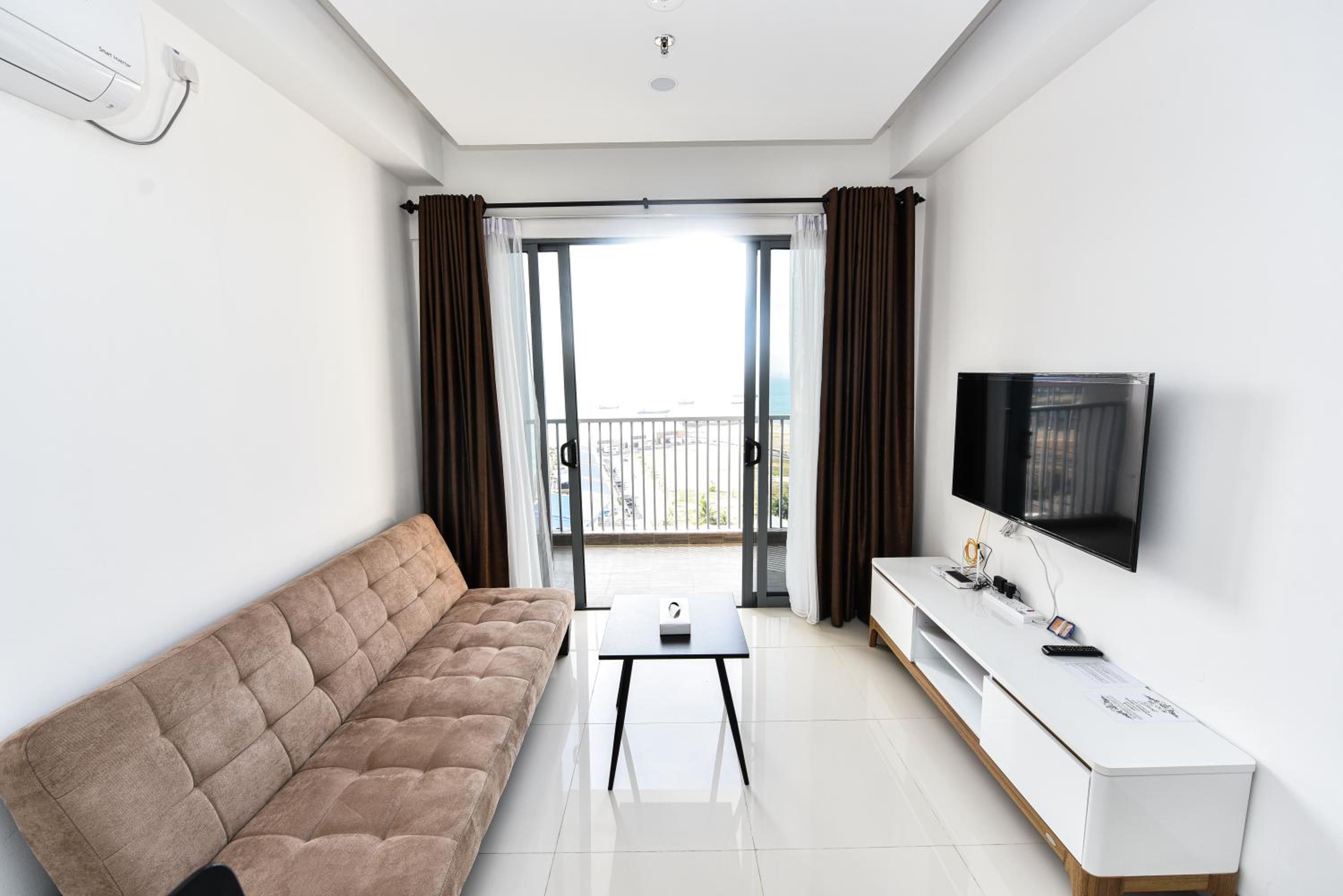 One-Bedroom Apartment - Photo 4