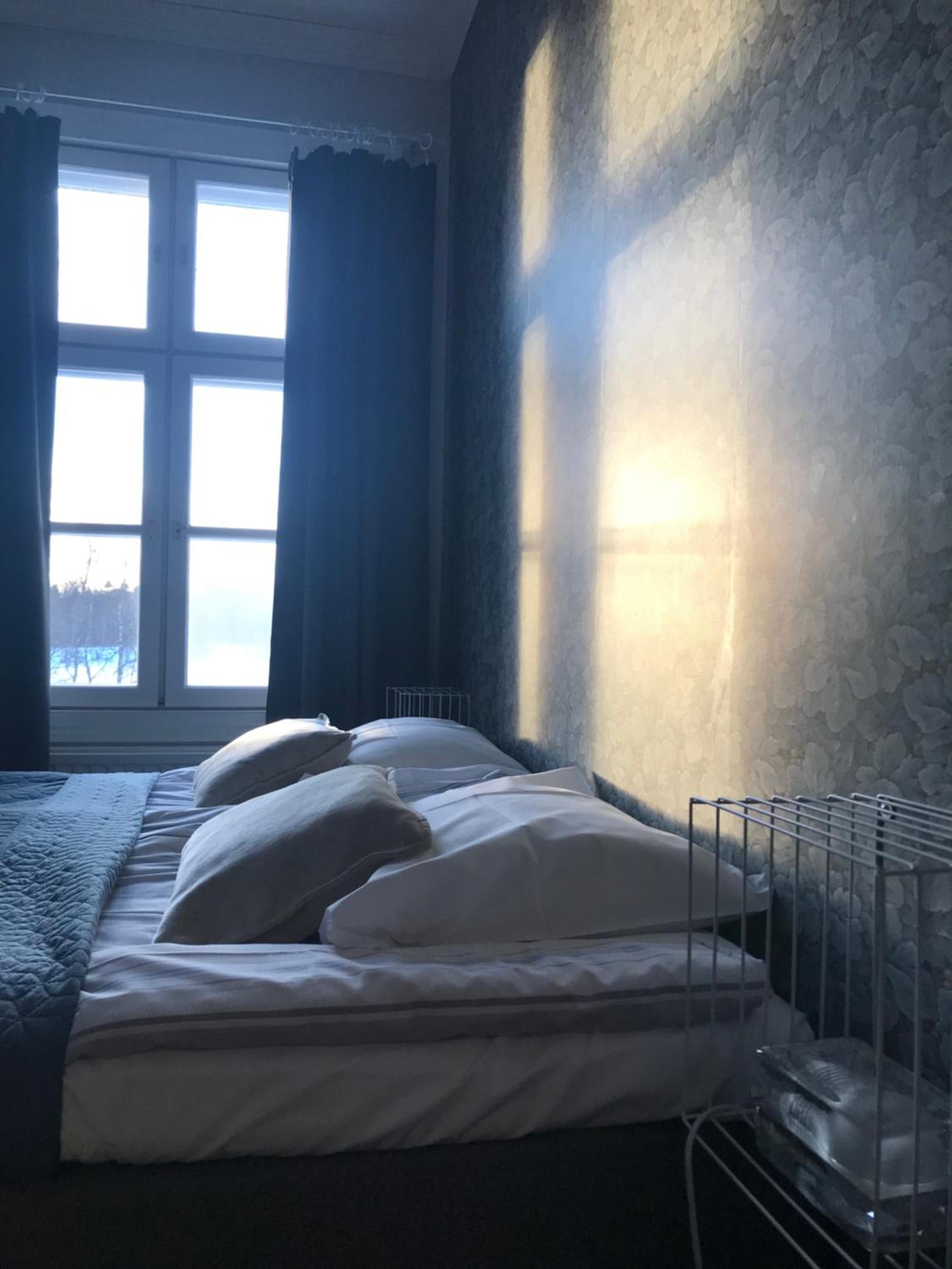 Double or Twin Room with Lake View - Photo 2