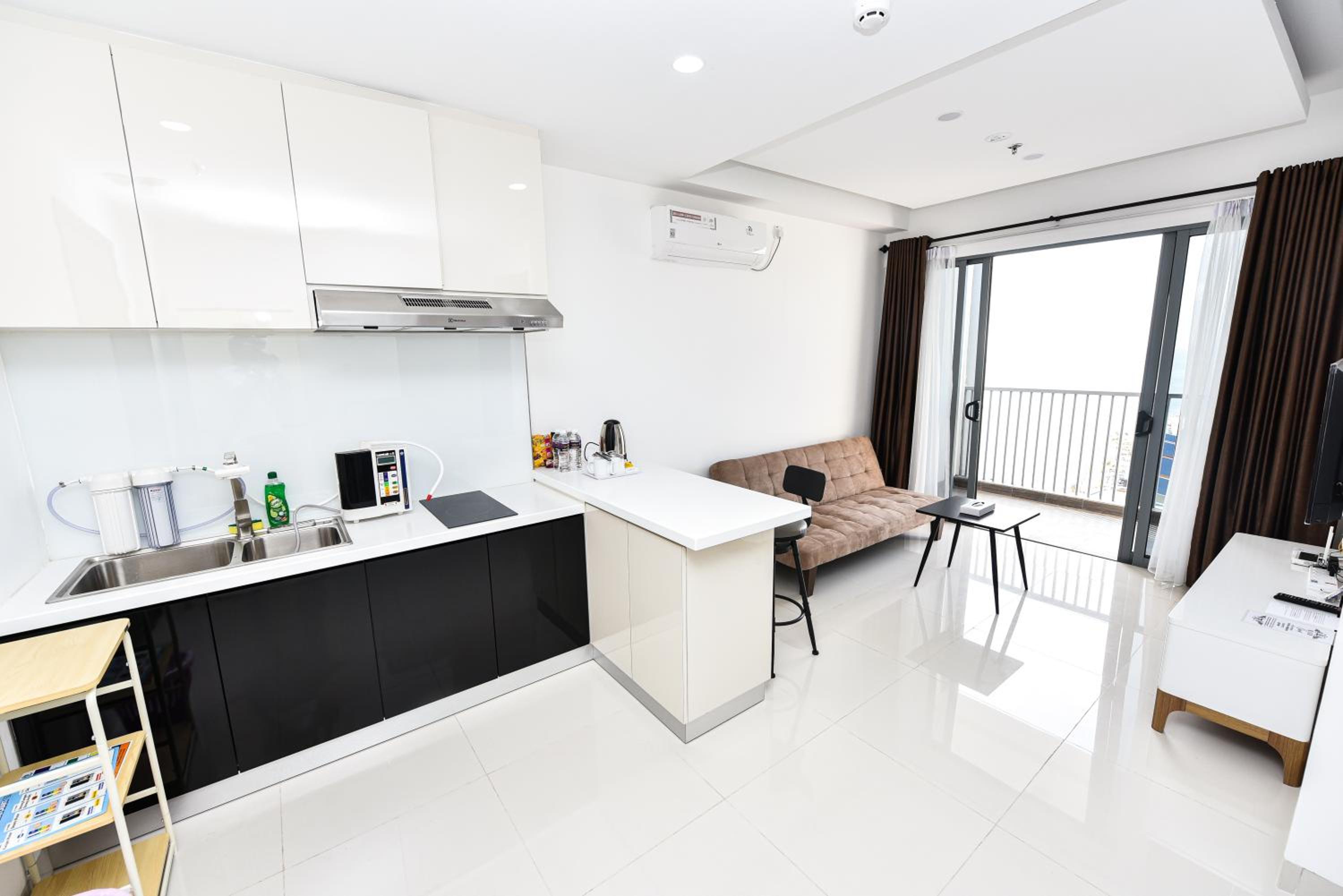One-Bedroom Apartment - Photo 2