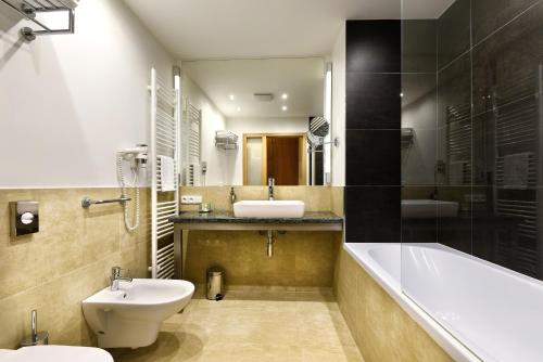 Quadruple Room - Photo 1