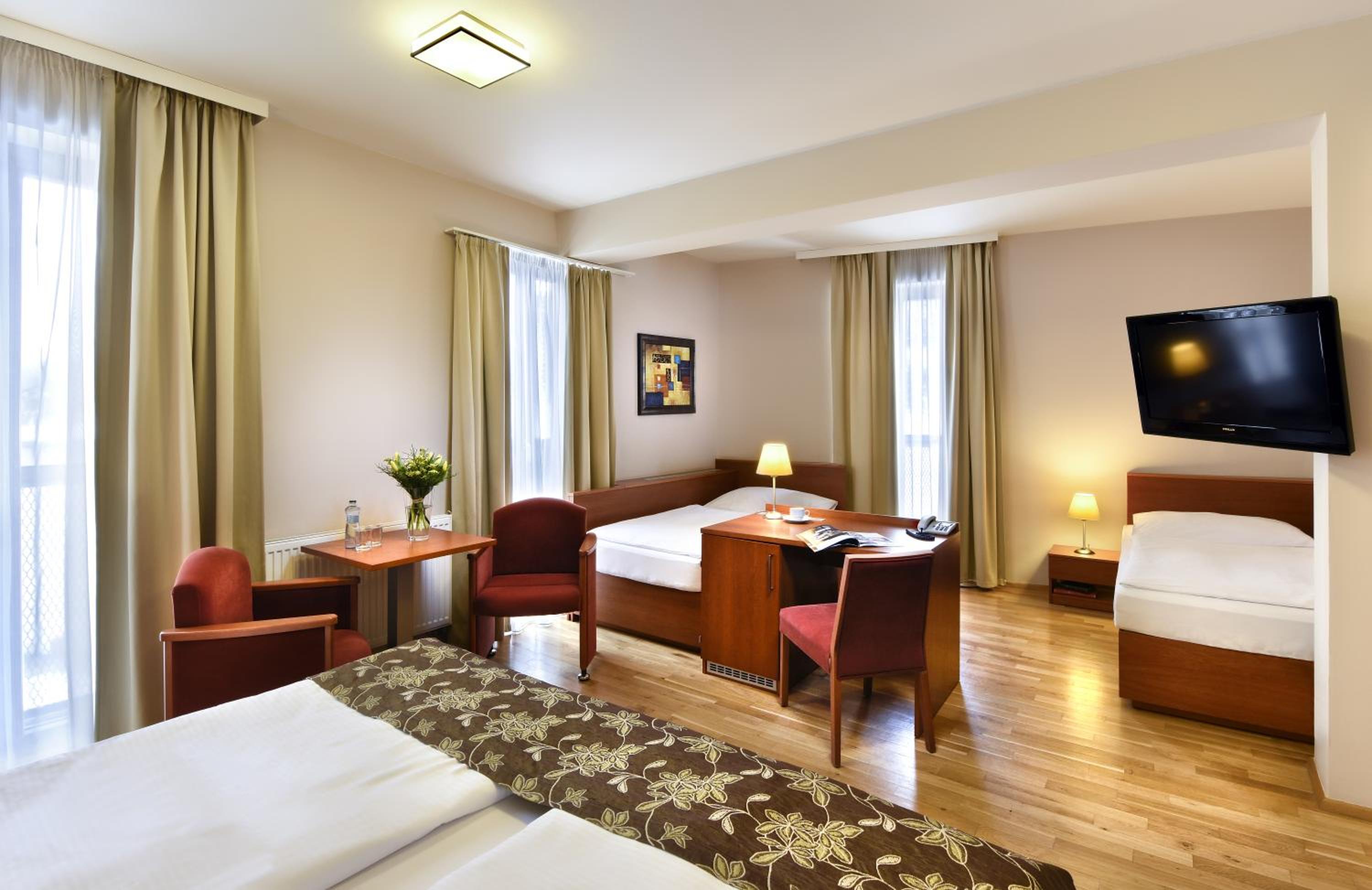 Quadruple Room - Photo 2