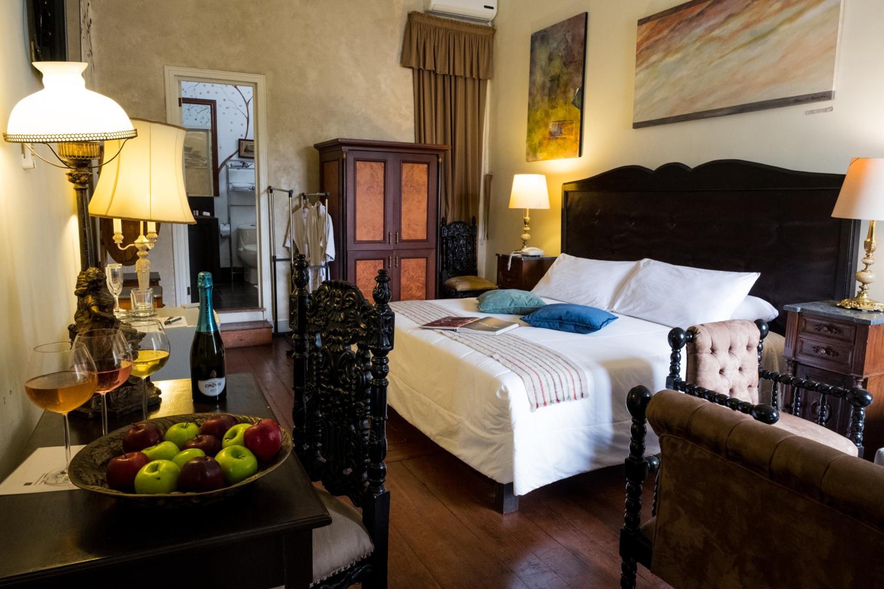 Premier Suite with Bathtub photo 1