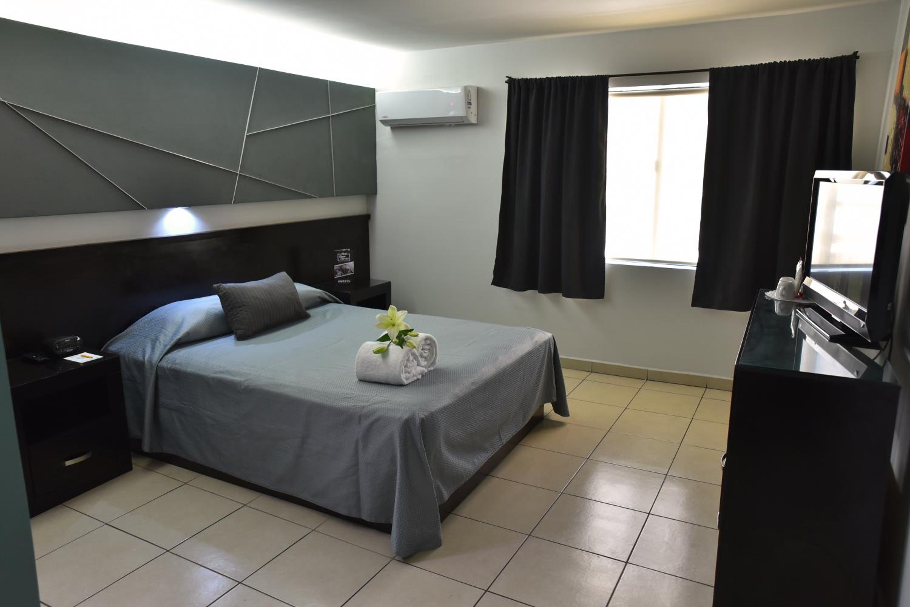 Standard Queen Room