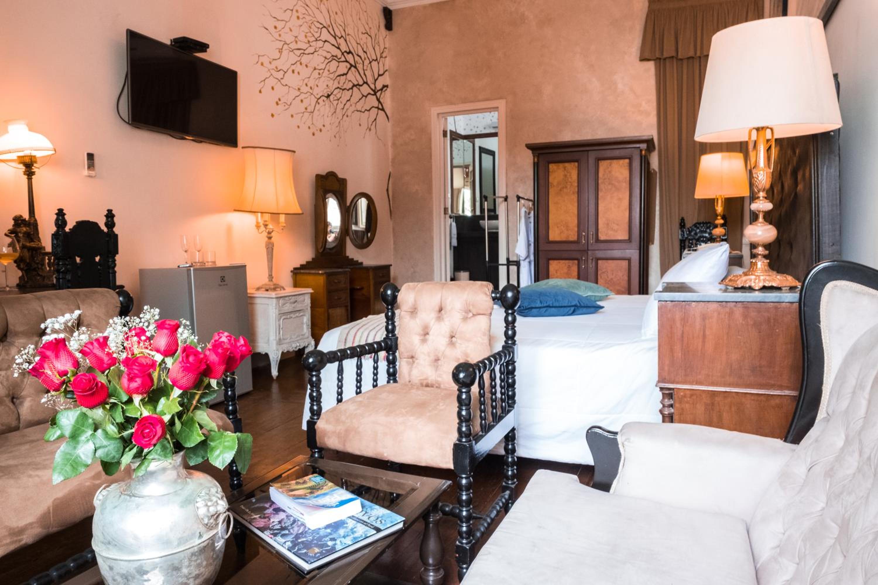 Premier Suite with Bathtub photo 3