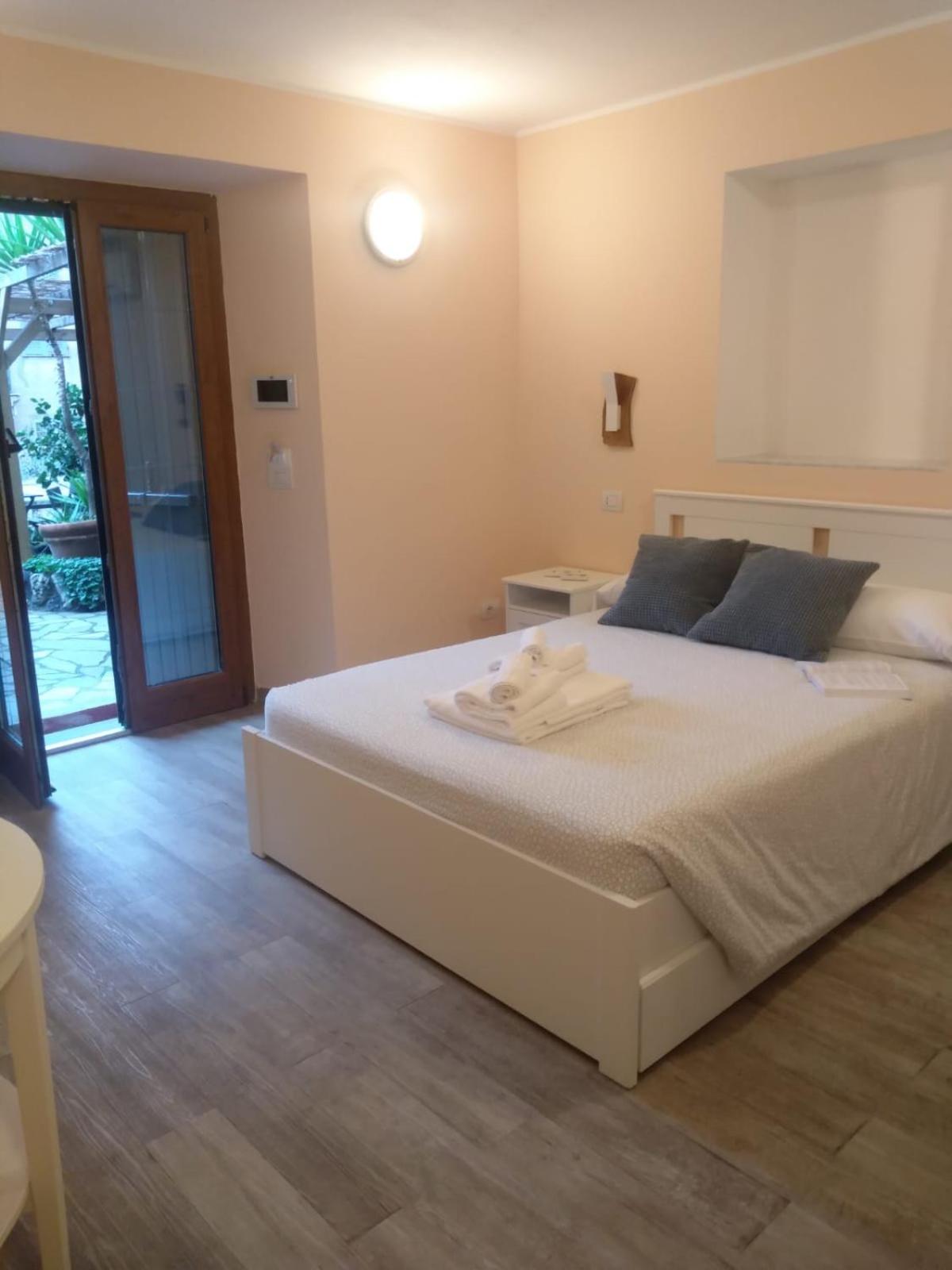 Queen Room with Garden View and Exclusive Spa Access photo 1