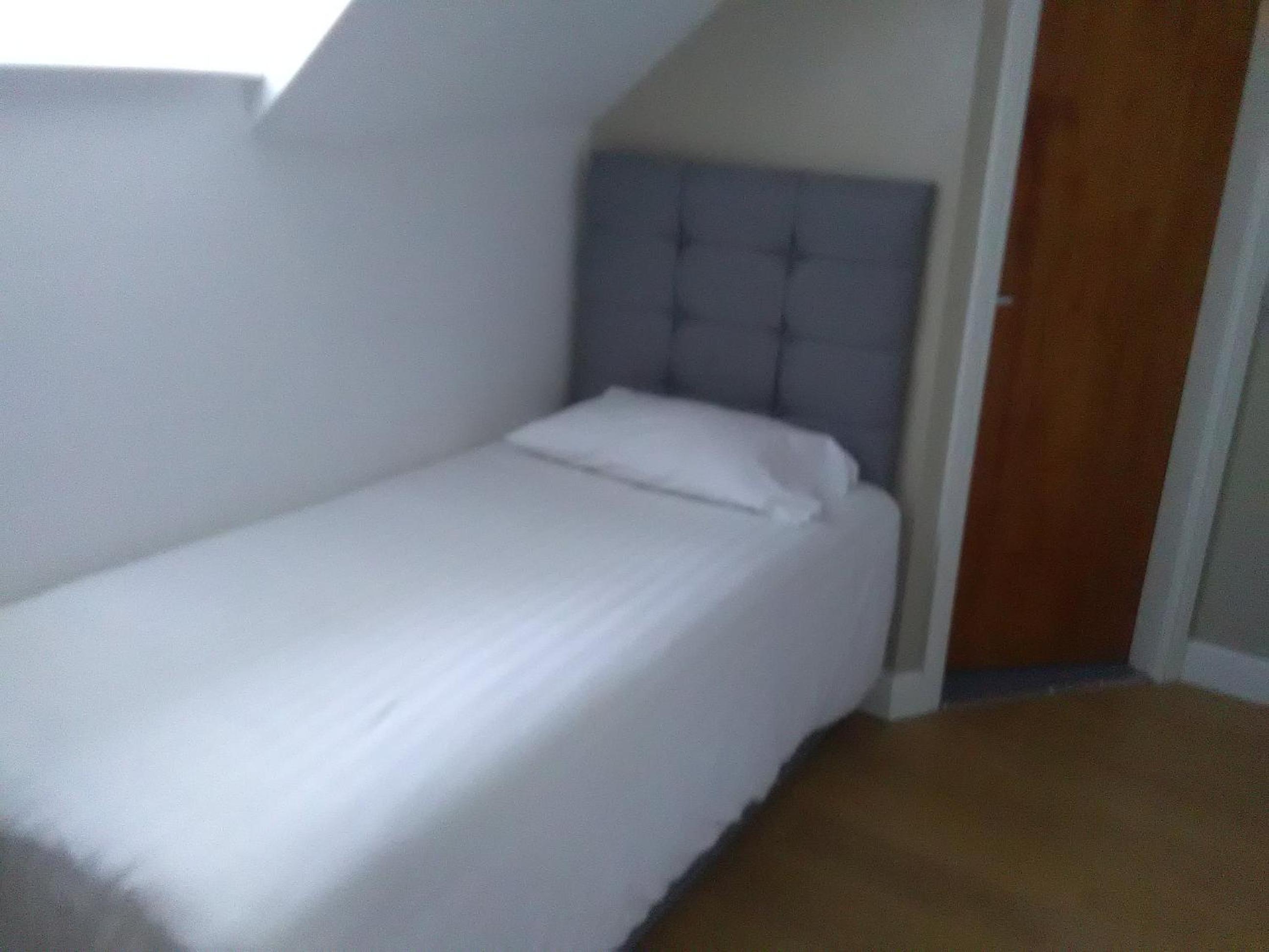 Single Room With Bathroom photo 3