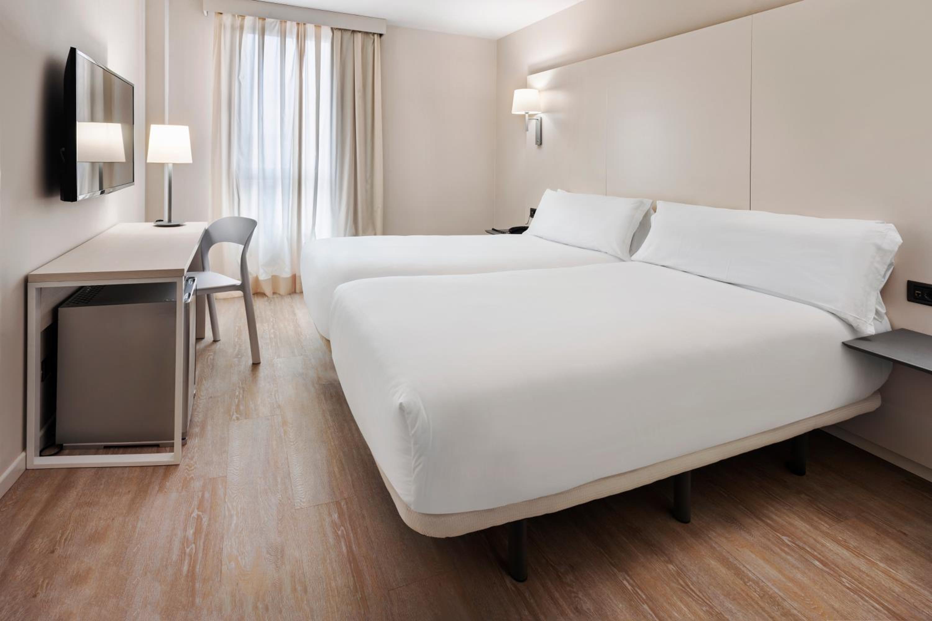 Twin Room - Photo 1