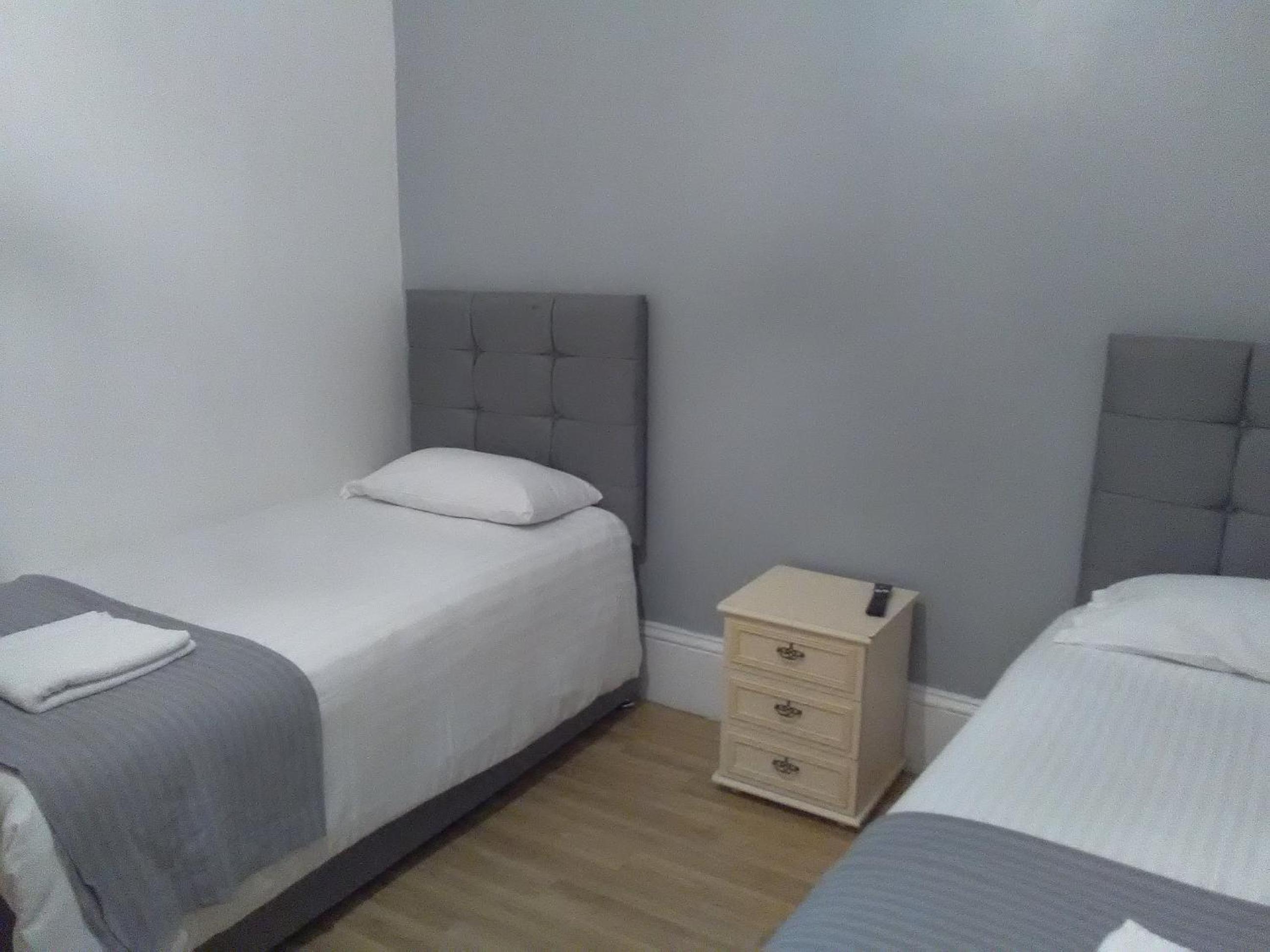 Standard Twin Room With Shared Bathroom photo 3