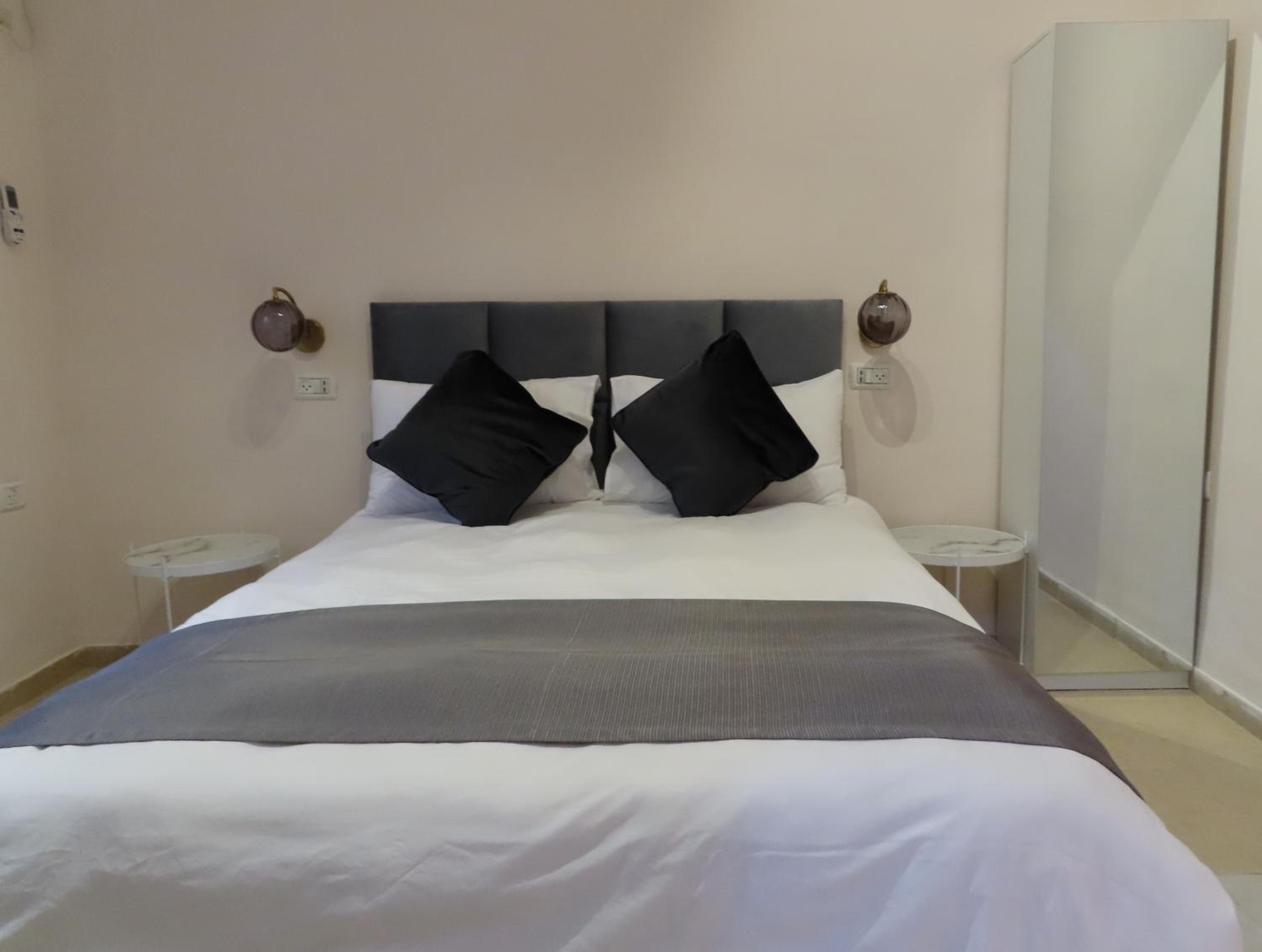 Budget Double Room photo 2
