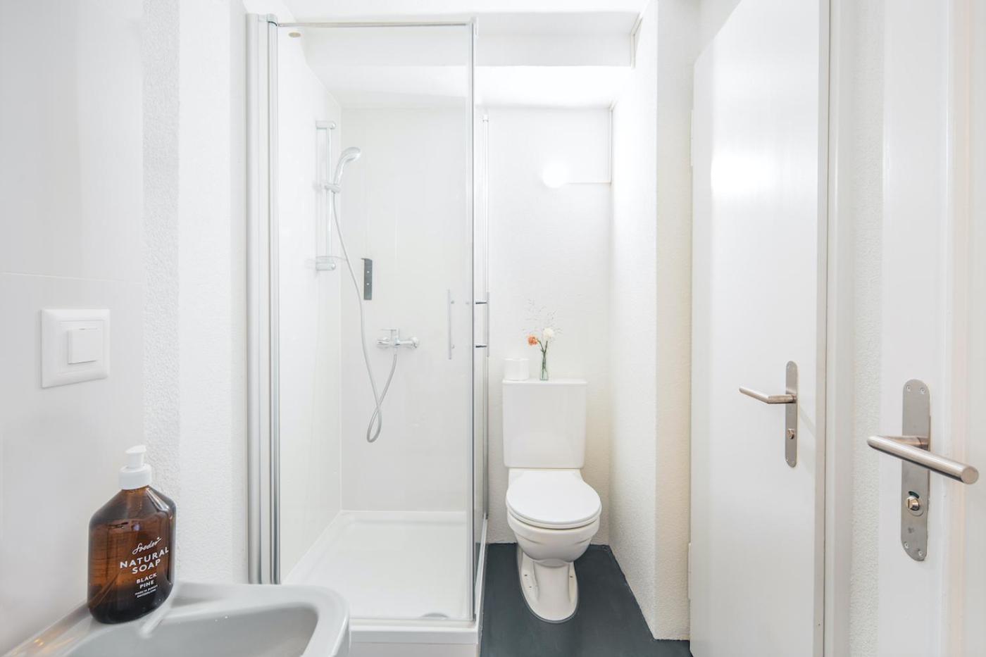 Double Room River View with Private Bathroom - Photo 12