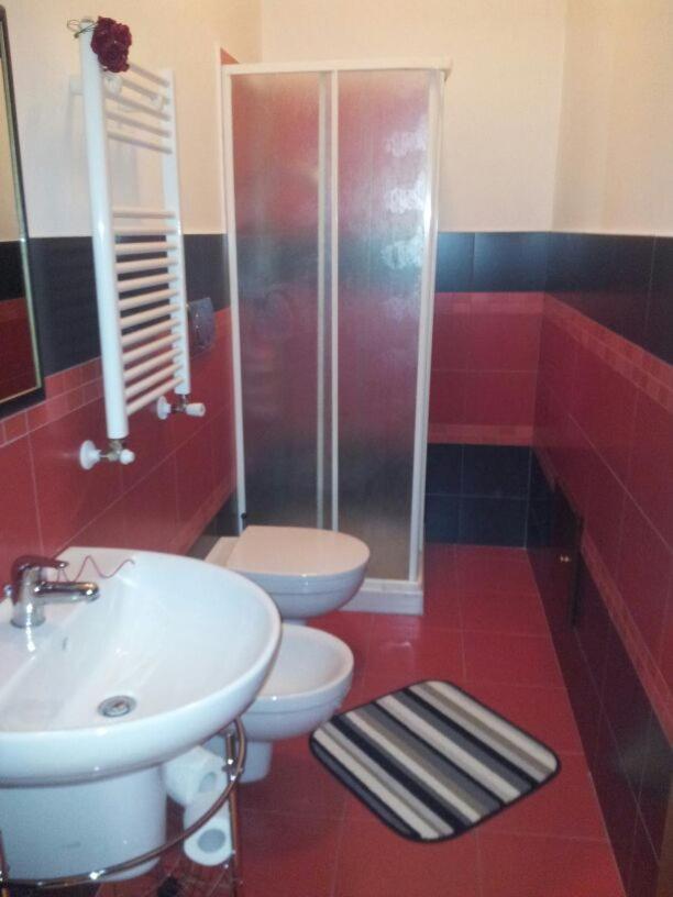 Double or Twin Room with Private Bathroom - Photo 7