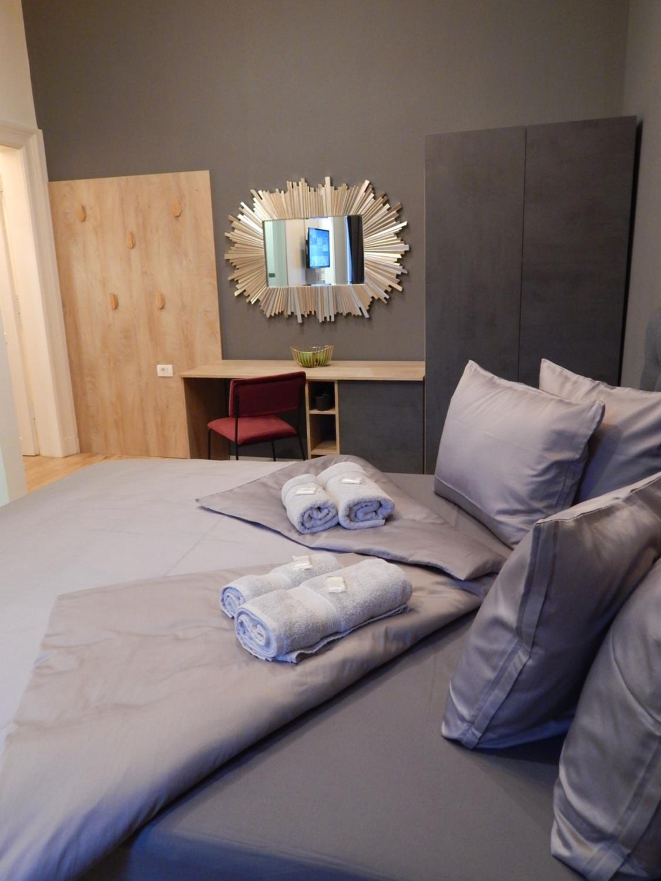 Deluxe Room with Queen Size Bed - Photo 1