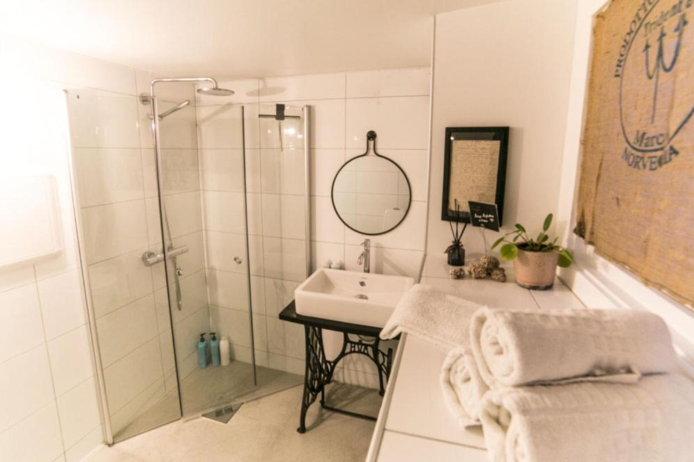 Standard Double Room with Shared Bathroom photo 2