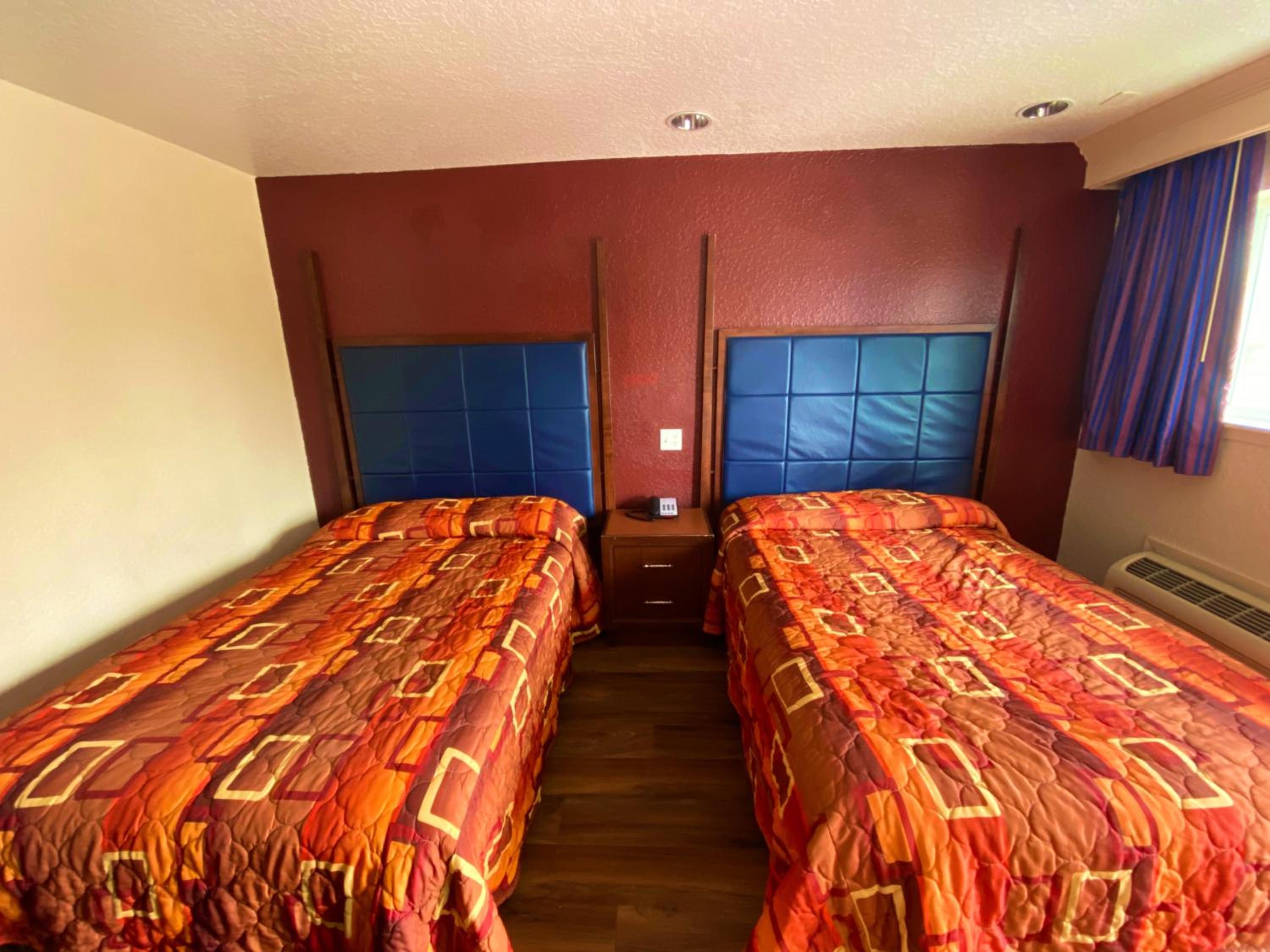 1 Full Bed and 1 Twin Bed Smoking - Photo 9
