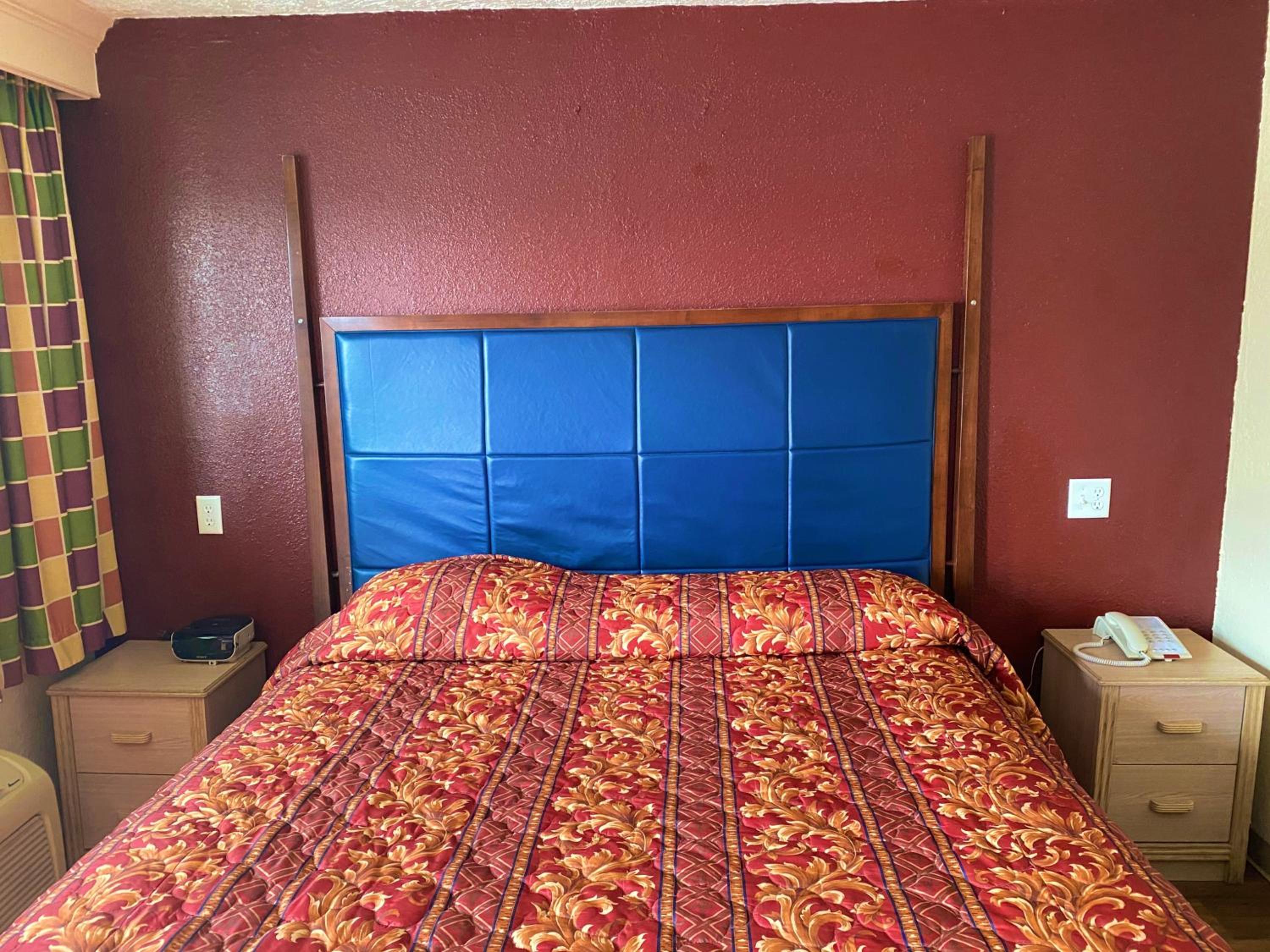 King Bed Non-Smoking - Photo 5