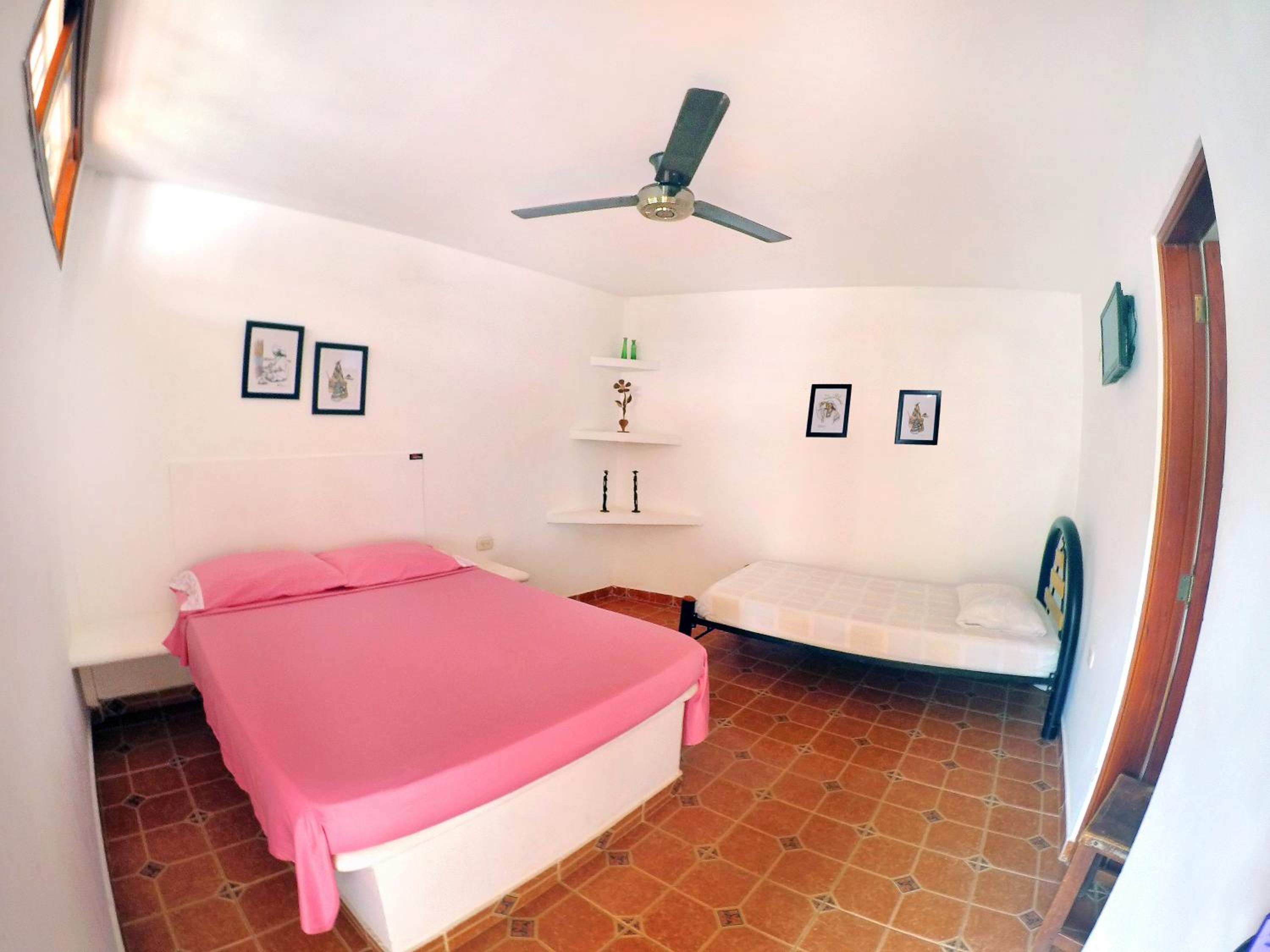 Economy Triple Room photo 2