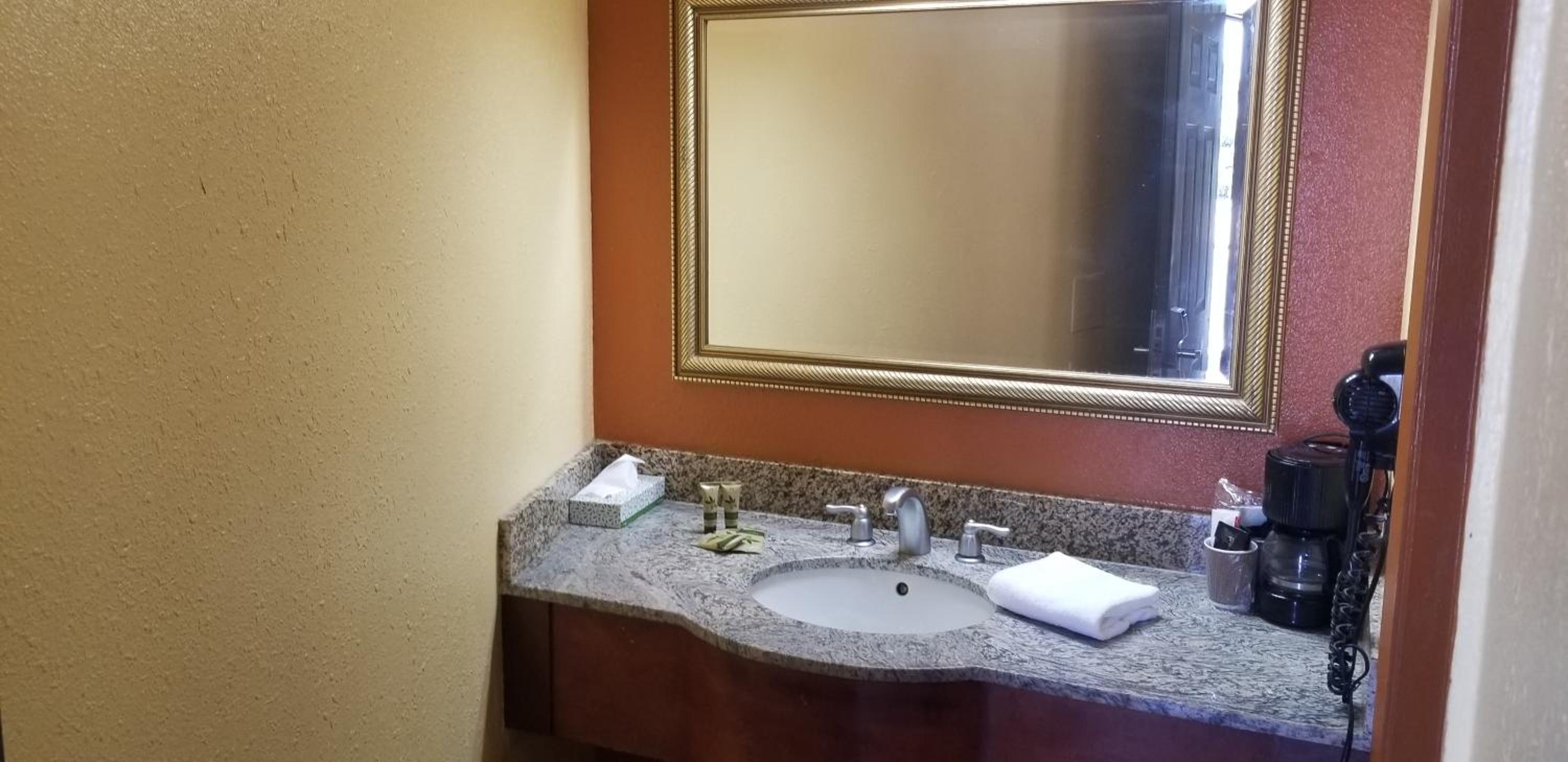 Deluxe King Room photo 3