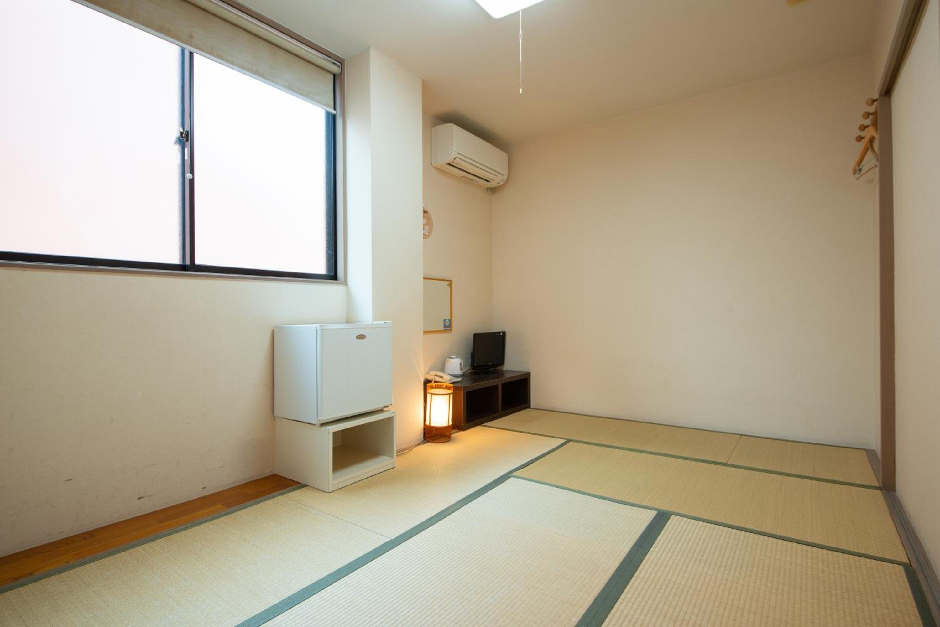Japanese-Style Triple Room - Smoking photo 2