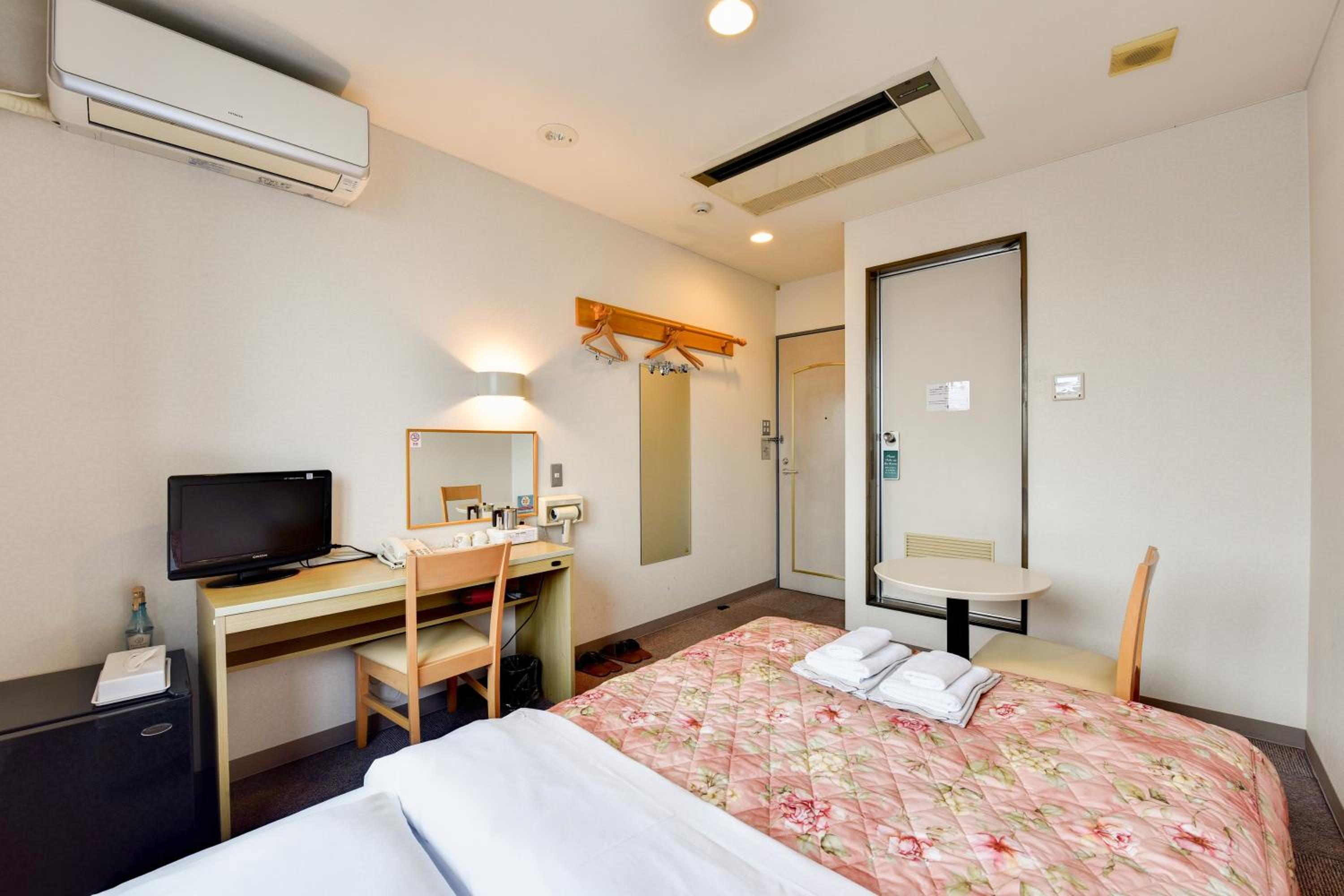Double Room - Smoking photo 2