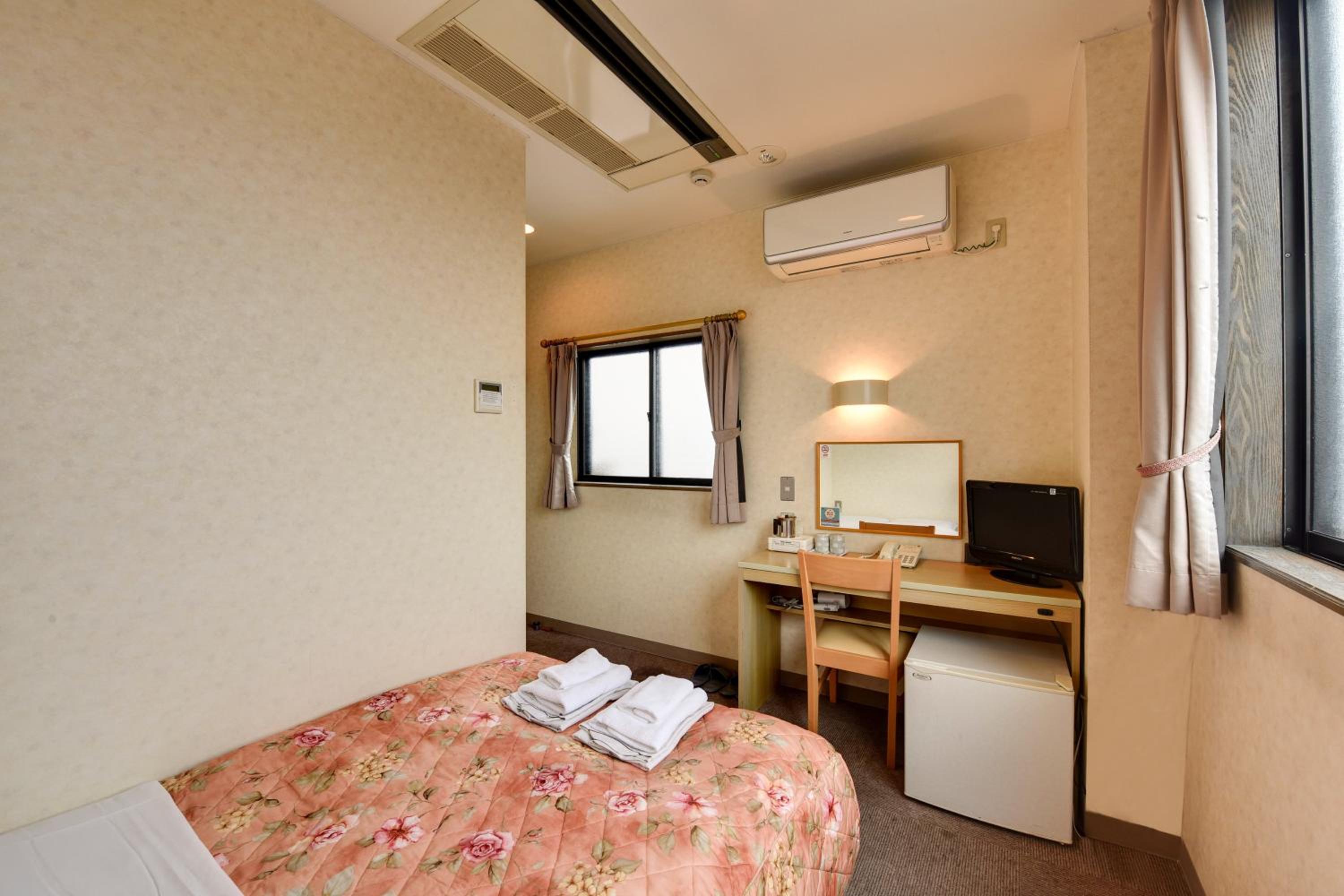 Economy Double Room - Smoking photo 2