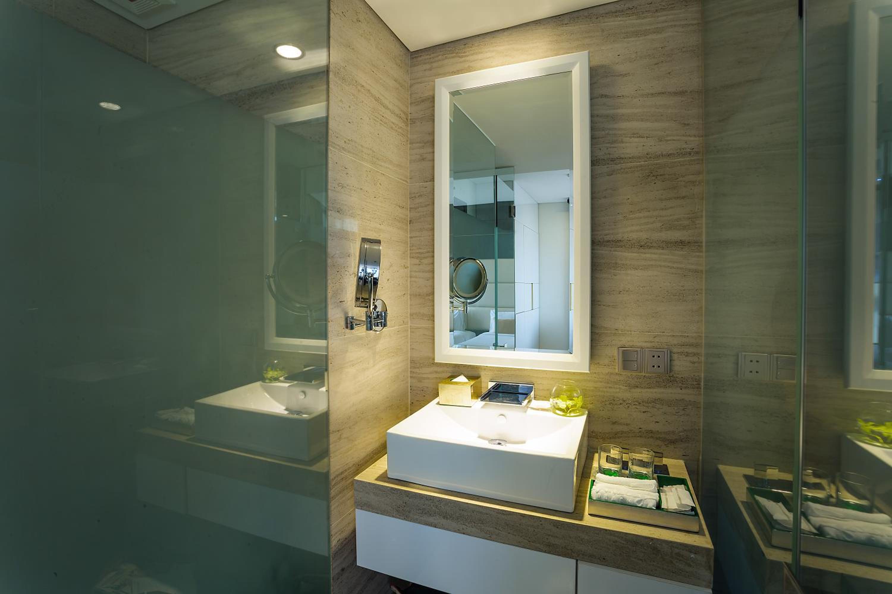 Deluxe Double Room with Partial Ocean View - High Tea included photo 2