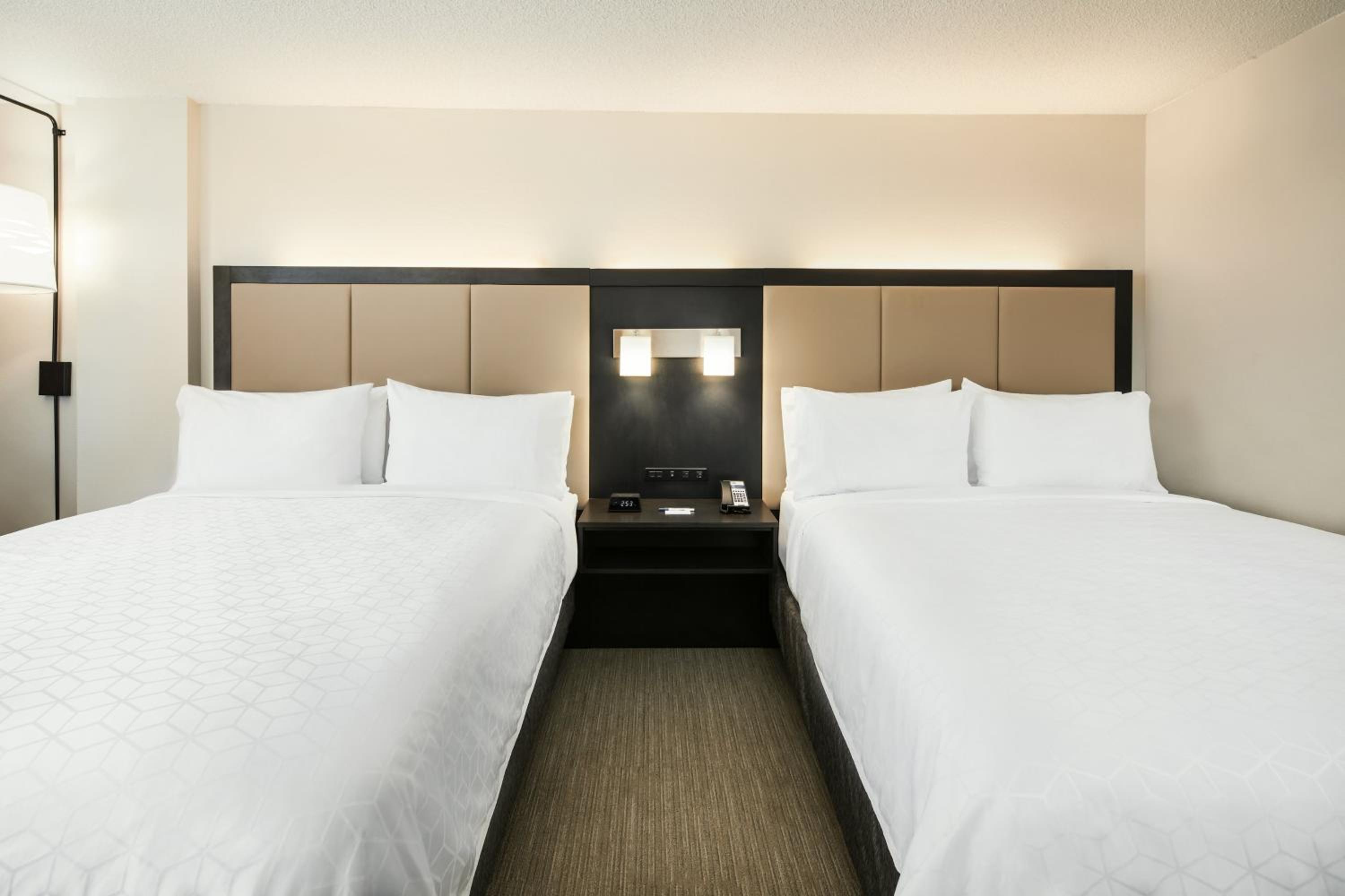 Standard Queen Room with Two Queen Beds - Photo 2