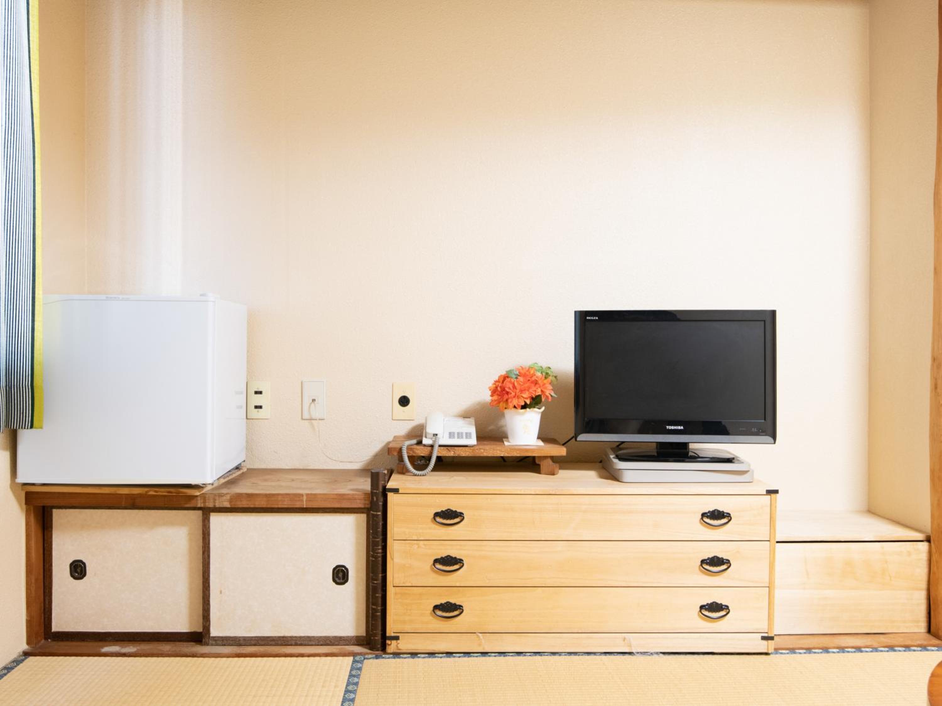 Japanese-Style Triple Room with Shared Bathroom - Smoking - Photo 3