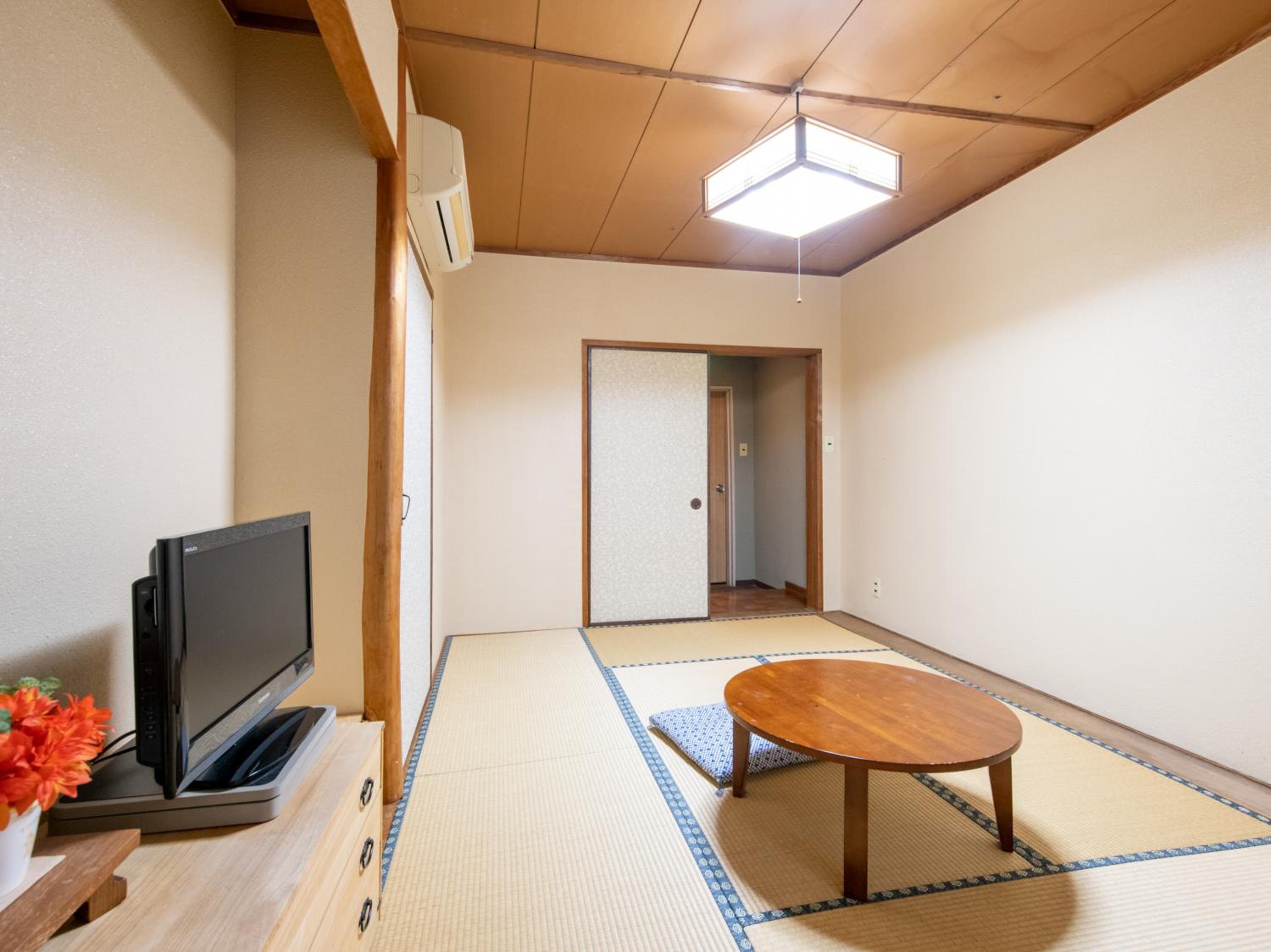 Japanese-Style Triple Room with Shared Bathroom - Smoking - Photo 4