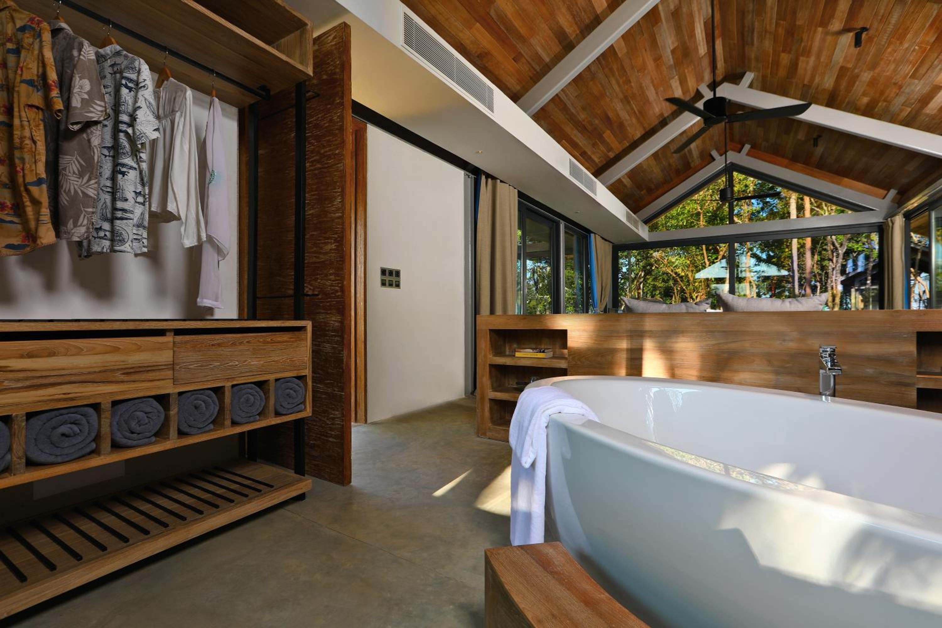 One-Bedroom Pavilion Pool Villa with Schedule Boat Transfer photo 3